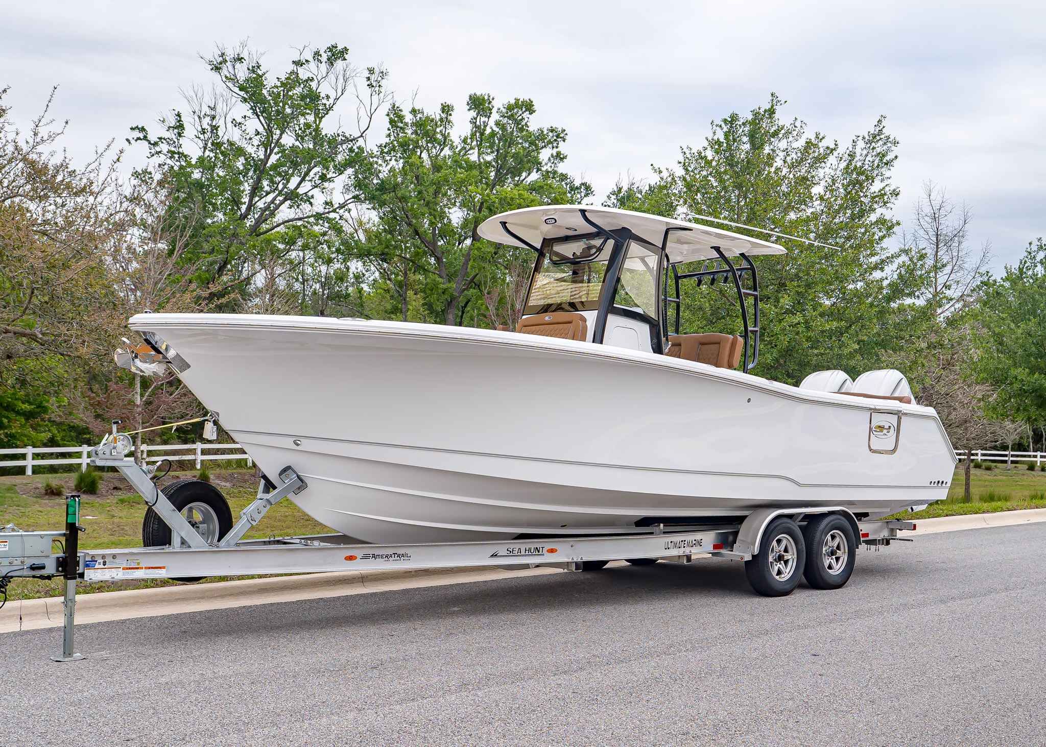 2026 Sea Hunt Ultra 305 Coffin Box