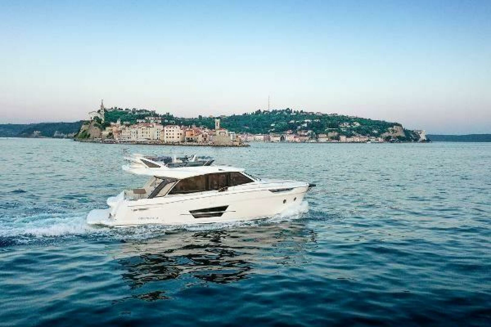 2027 Greenline 45 Fly - Image 4
