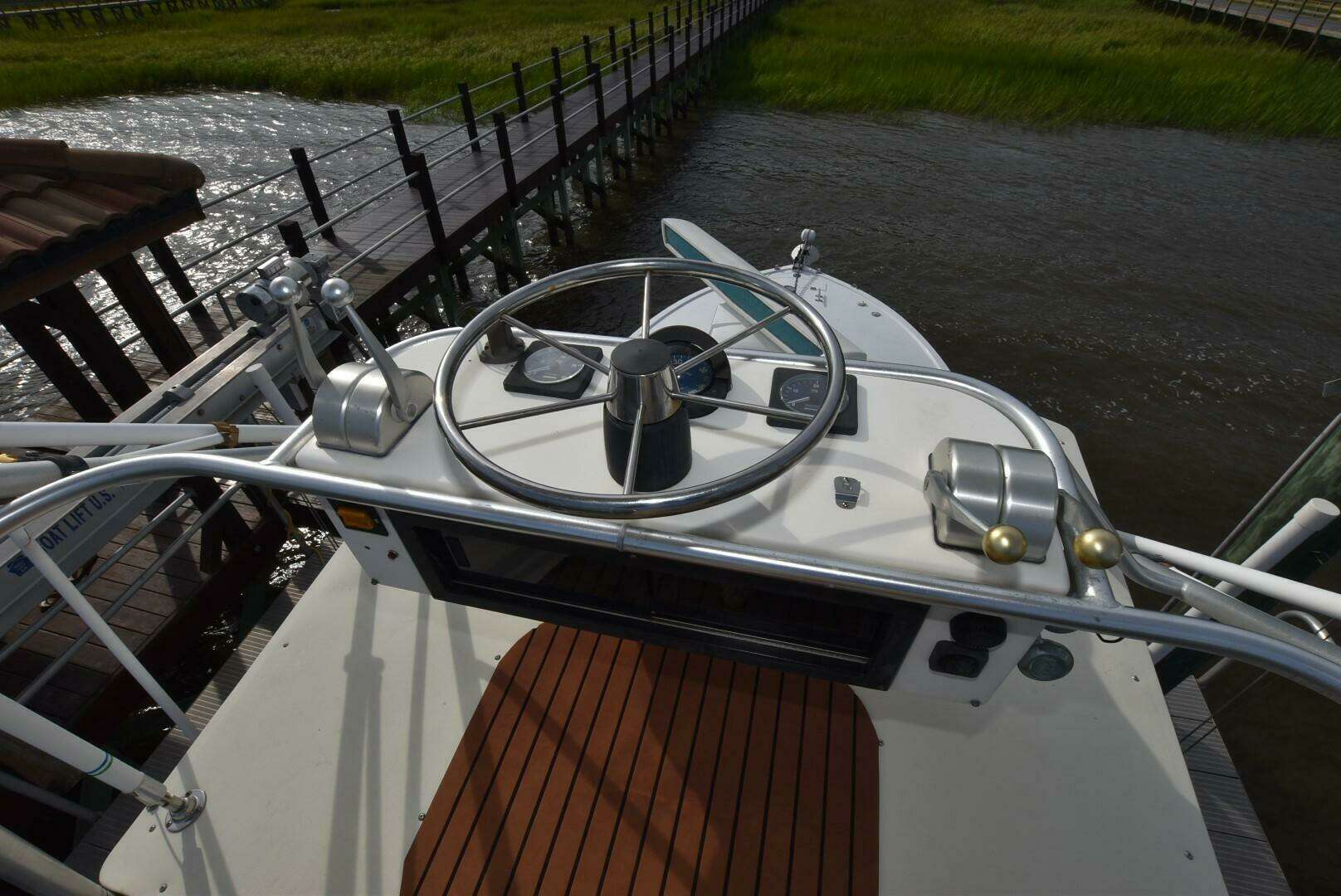 2001 Carolina Classic 28 Express Fisherman - Image 10