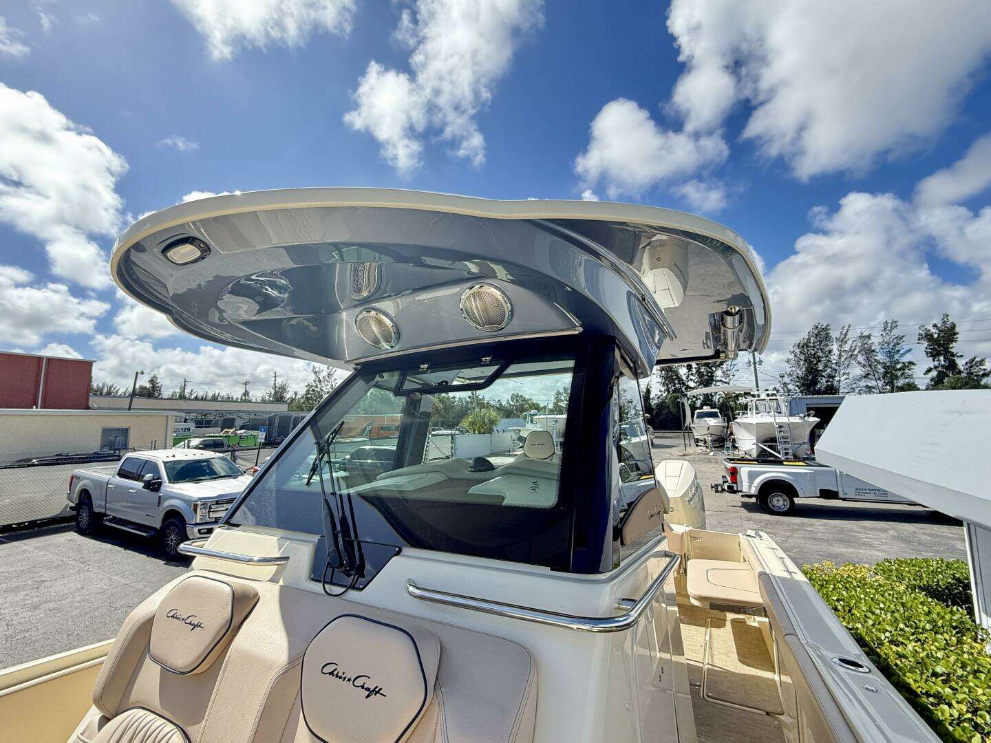 2026 Chris-Craft 31 Catalina - Image 13