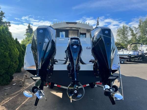 2022 KingFisher 3425 GFX Offshore - 8