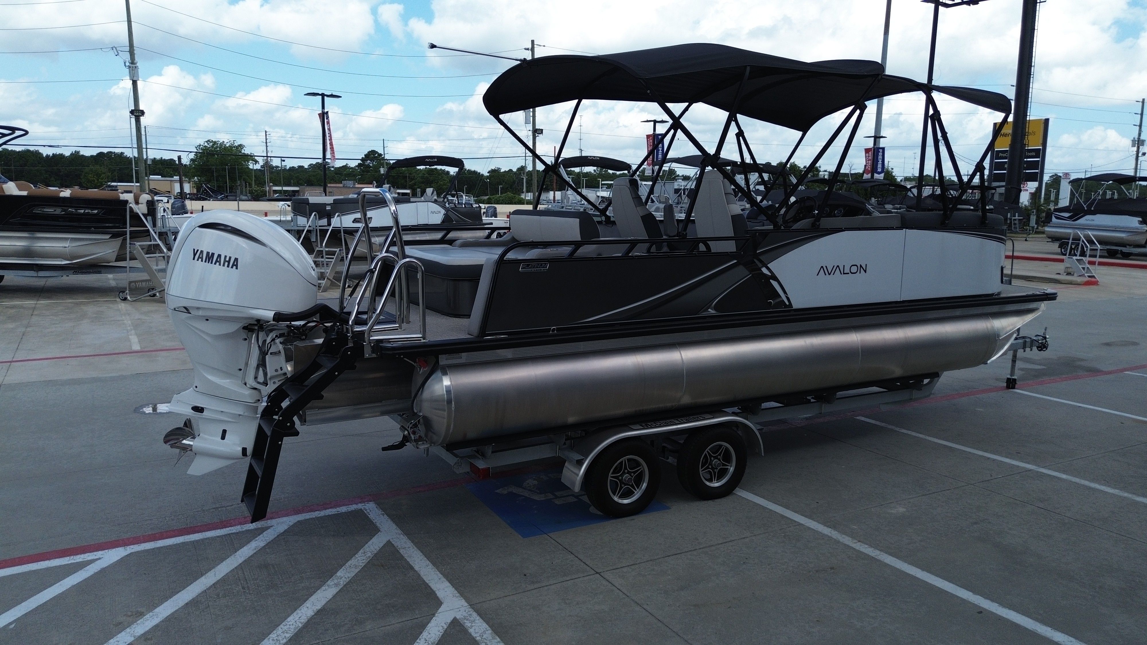 2025 Avalon LSZ Versatile Rear Bench - 23' - 10