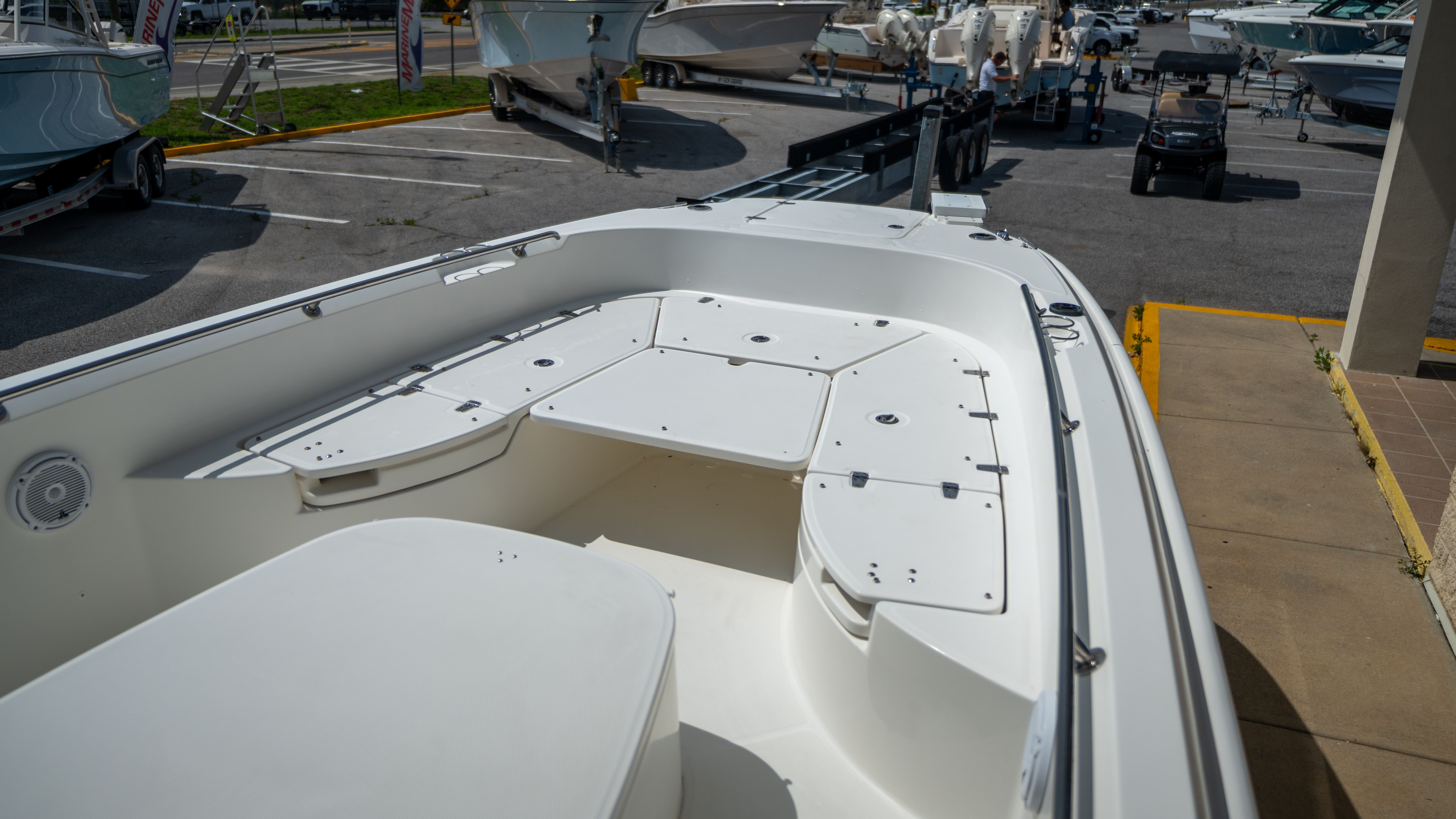 2019 Boston Whaler 270 Dauntless - 9