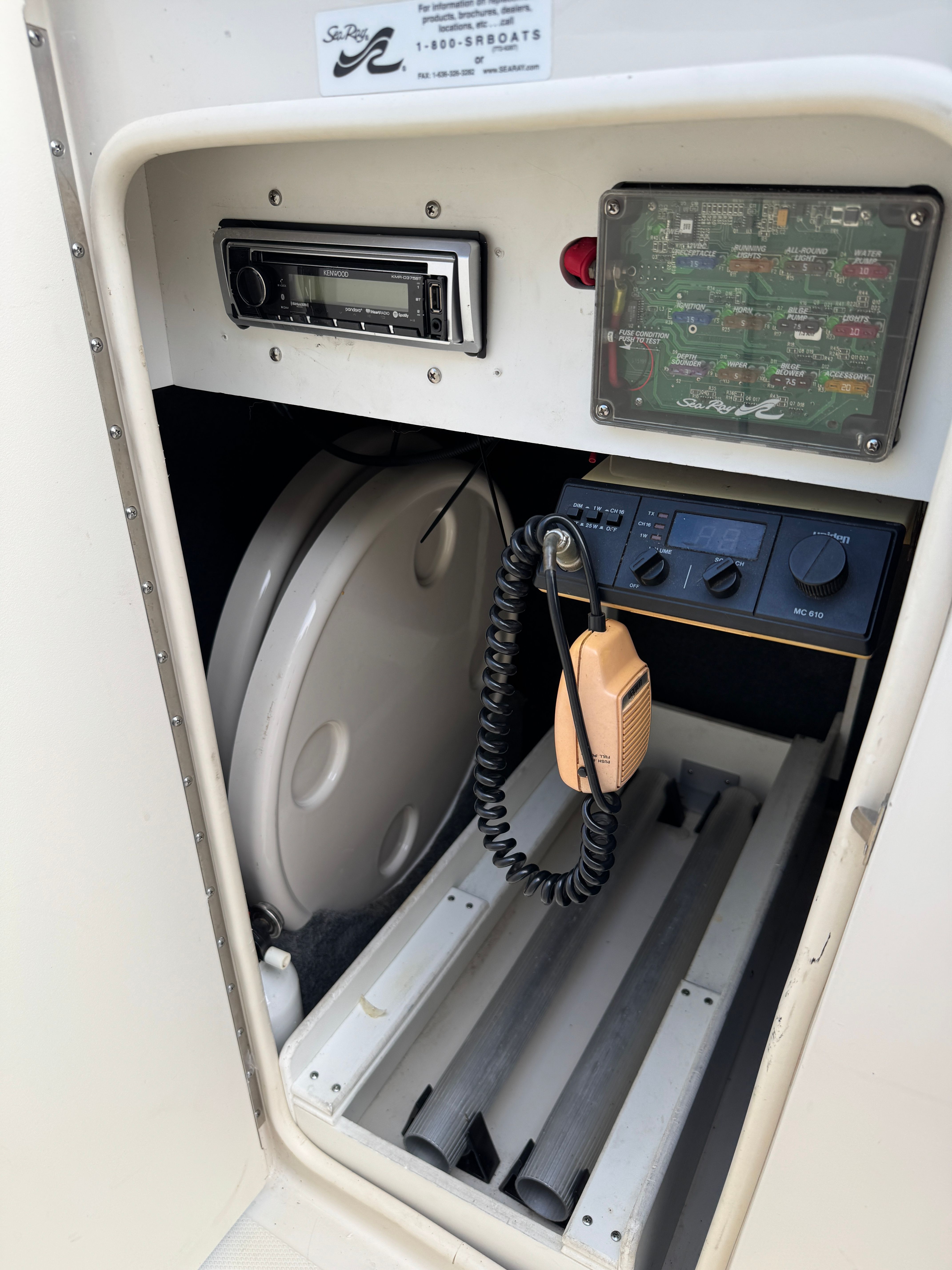 2002 Sea Ray 220 Sundeck - 31