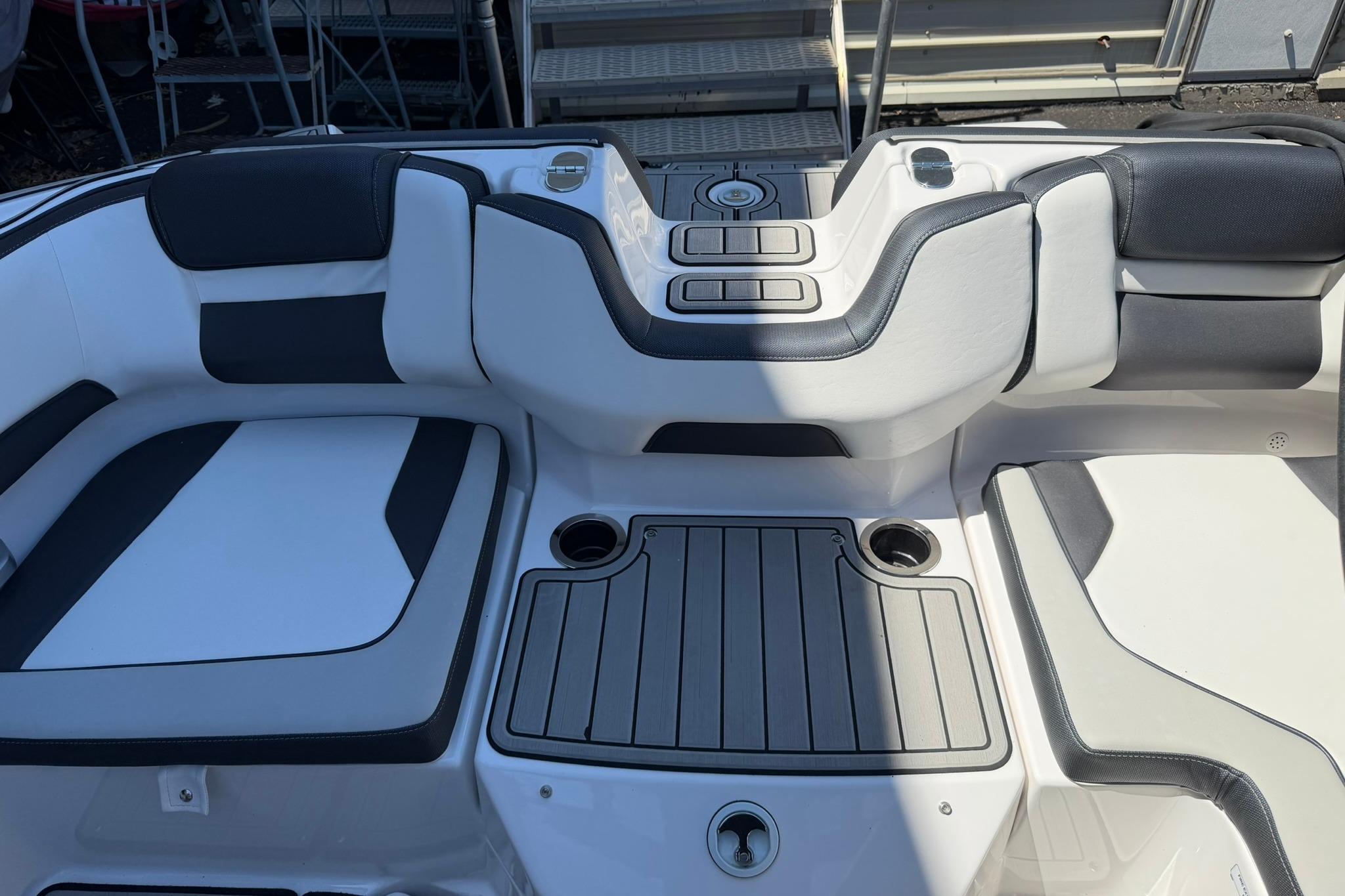 2024 Yamaha Boats AR190 interior seating with sleek design and modern upholstery.