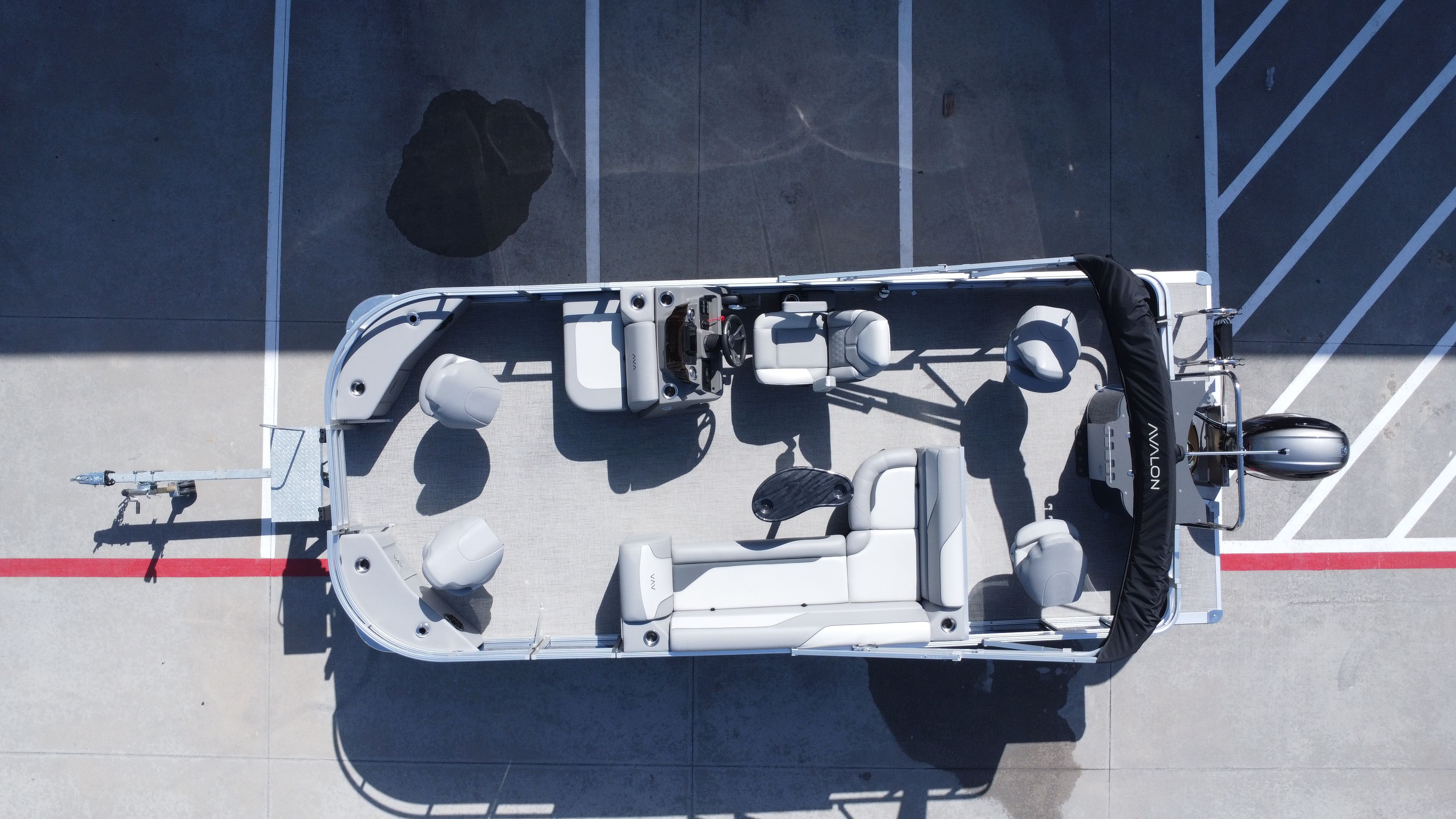 2025 Avalon Venture 85 Rear Fish - 21' - 18