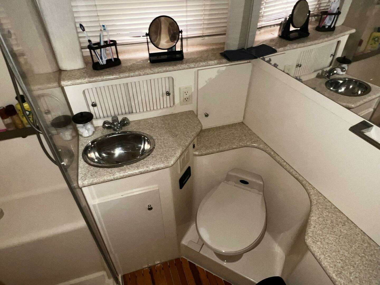 1999 Carver 356 Aft Cabin - Image 50