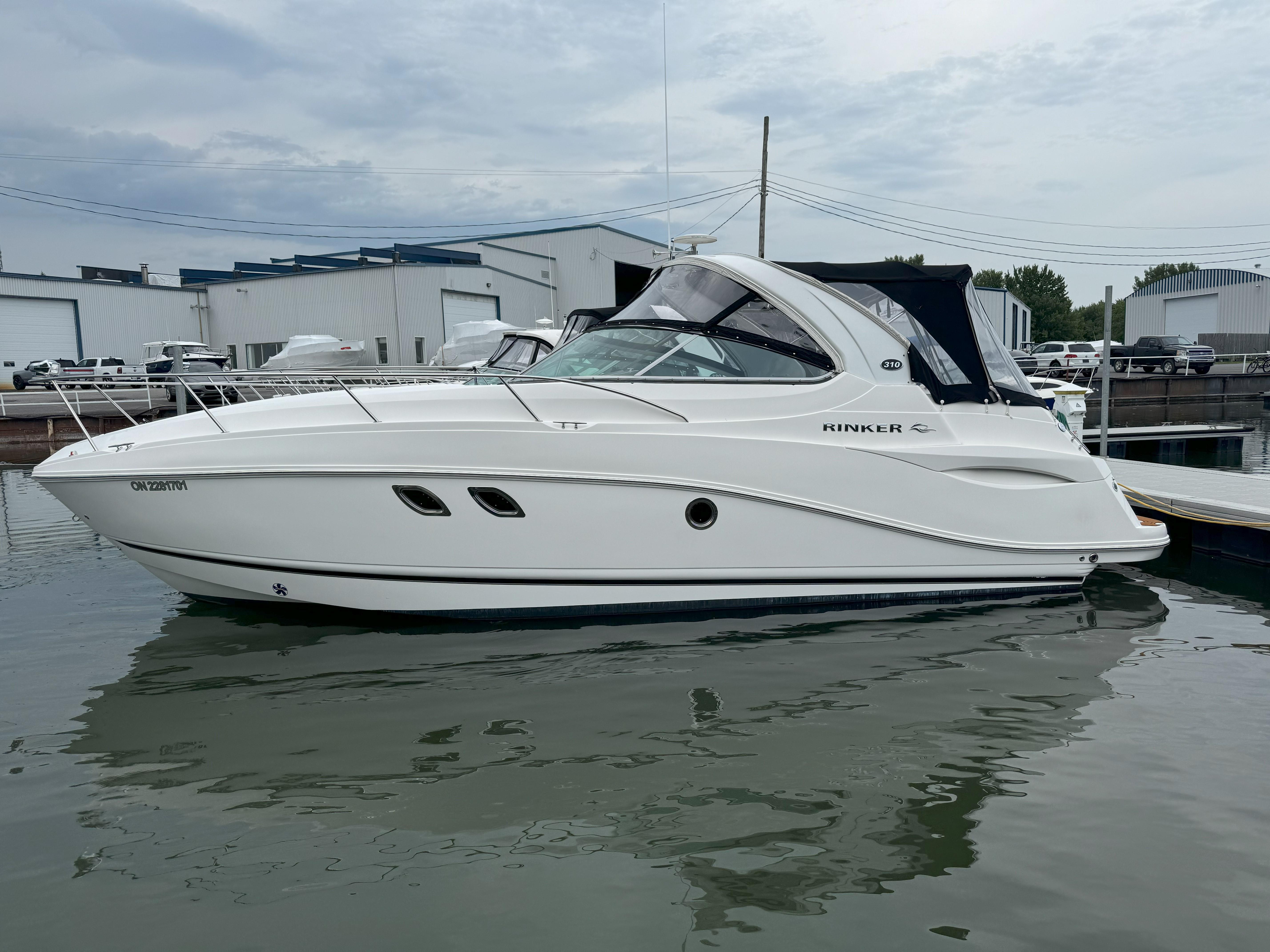 2010 Rinker 310 Express Cruiser