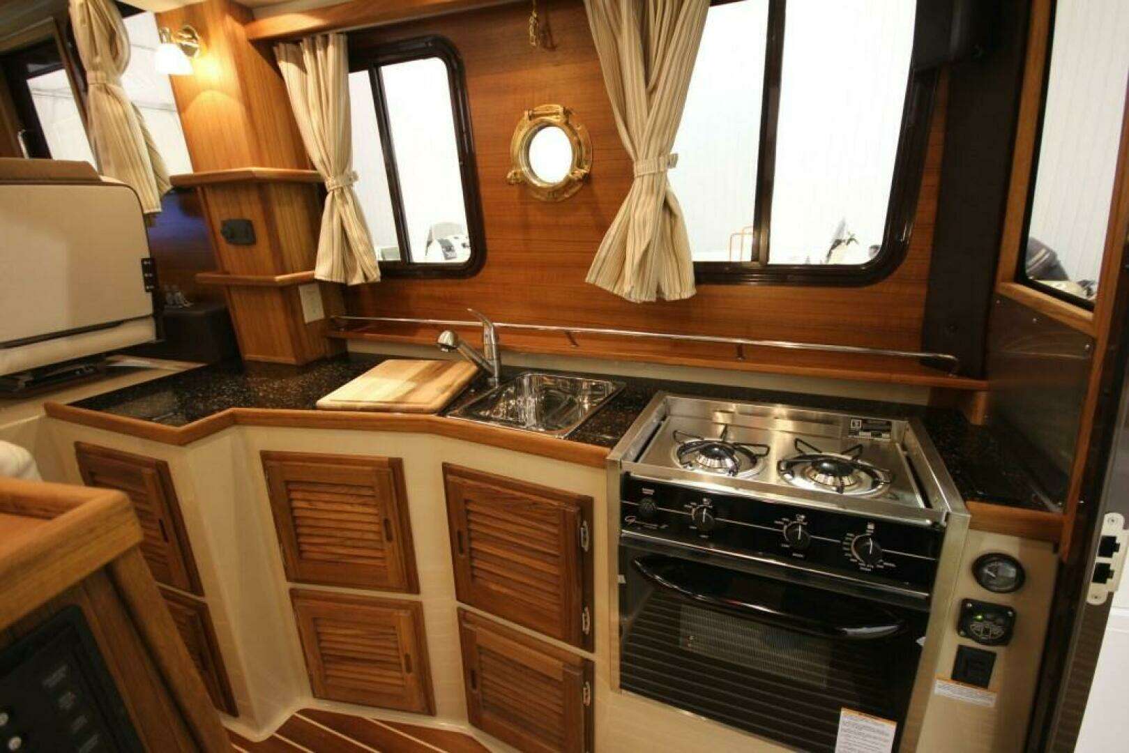 2026 Ranger Tugs R-31 Sedan Luxury Edition - Image 32