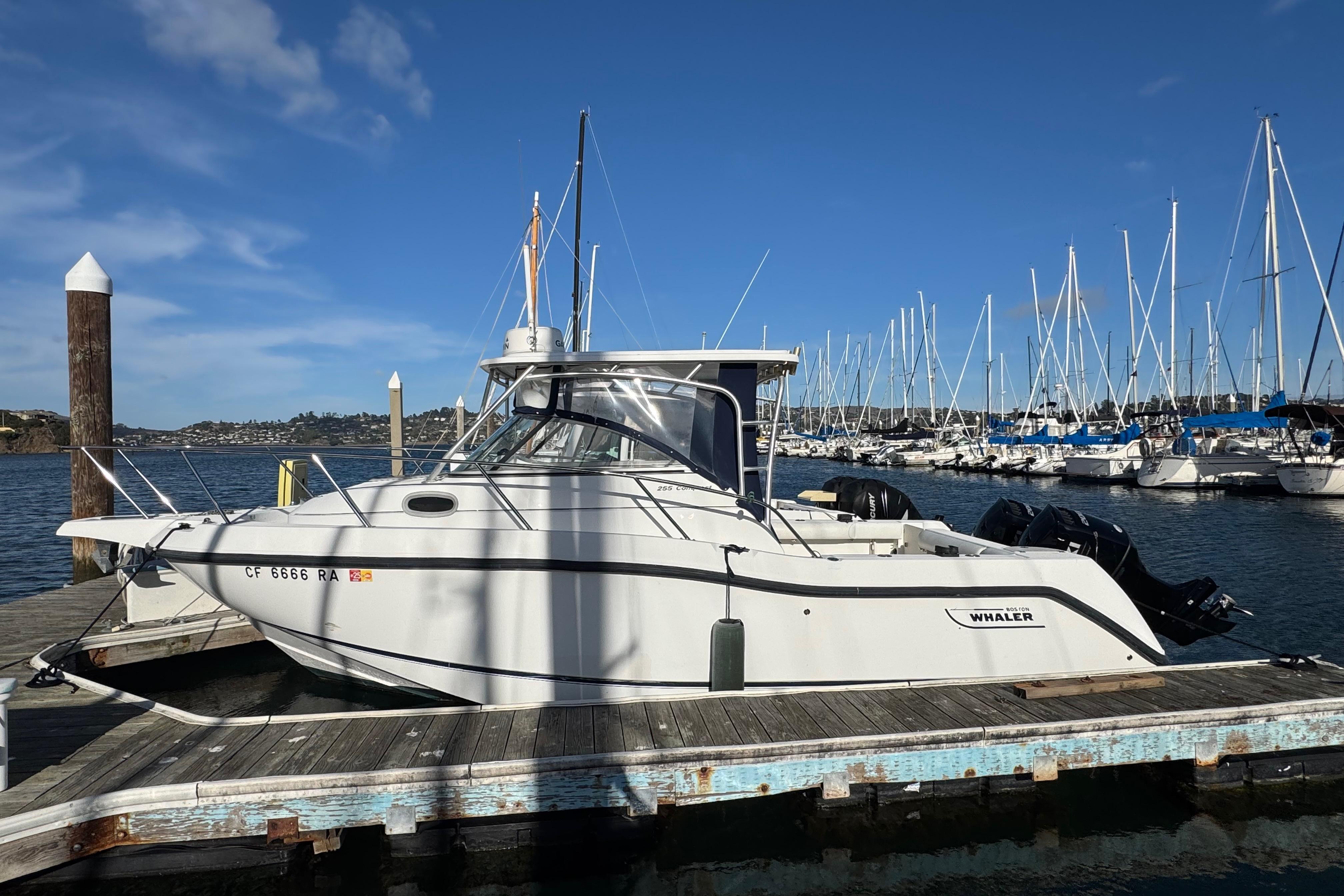 2004 Boston Whaler 255 Conquest