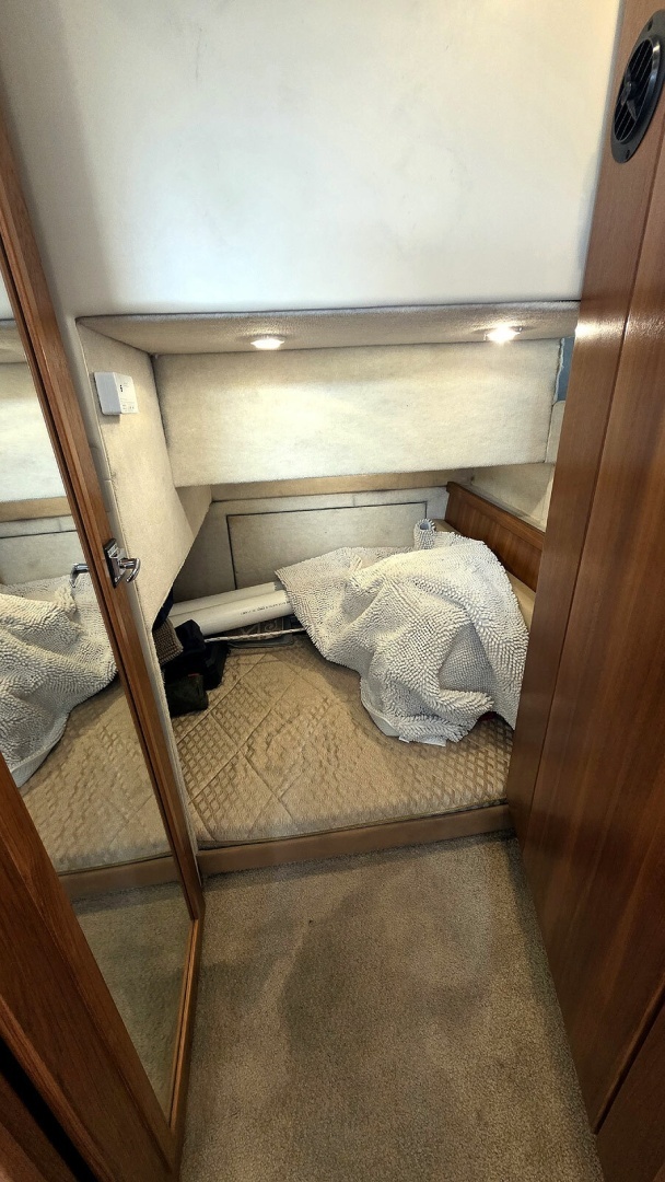 1999 Bayliner 4087 CPMY - Image 26