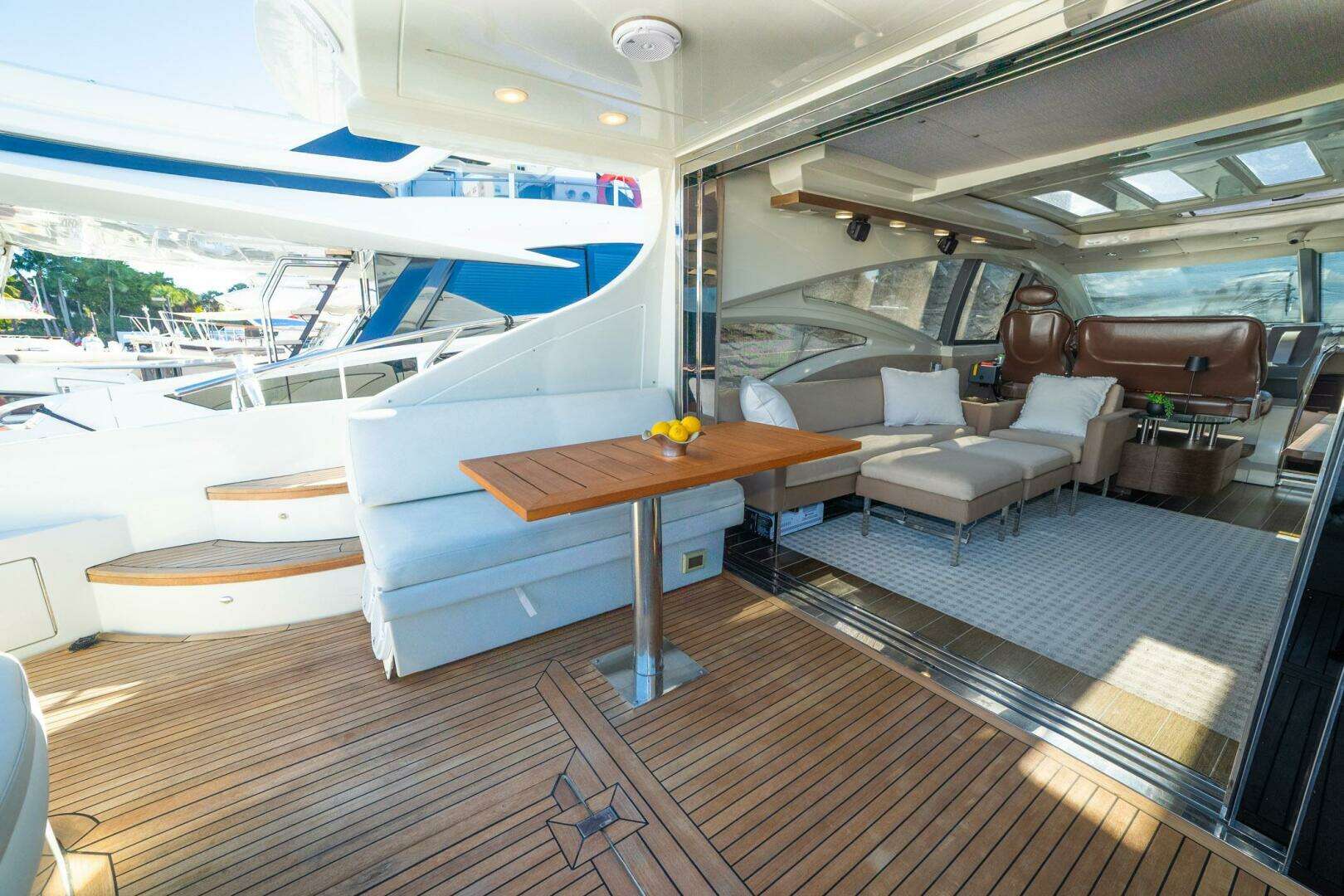 2011 Azimut 68S - Image 10