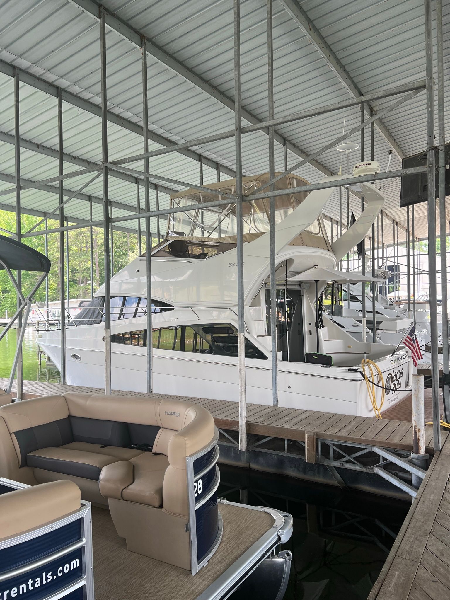 2005 Carver 33 Super Sport