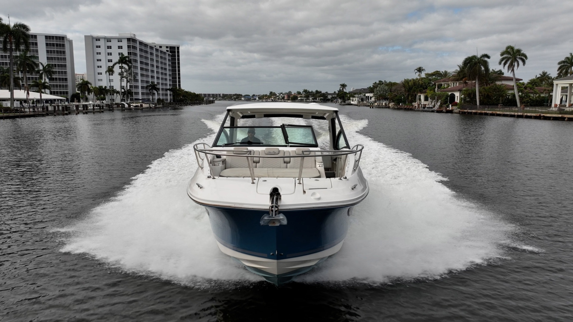 2021 Sea Ray Sundancer 320 Outboard - Image 5