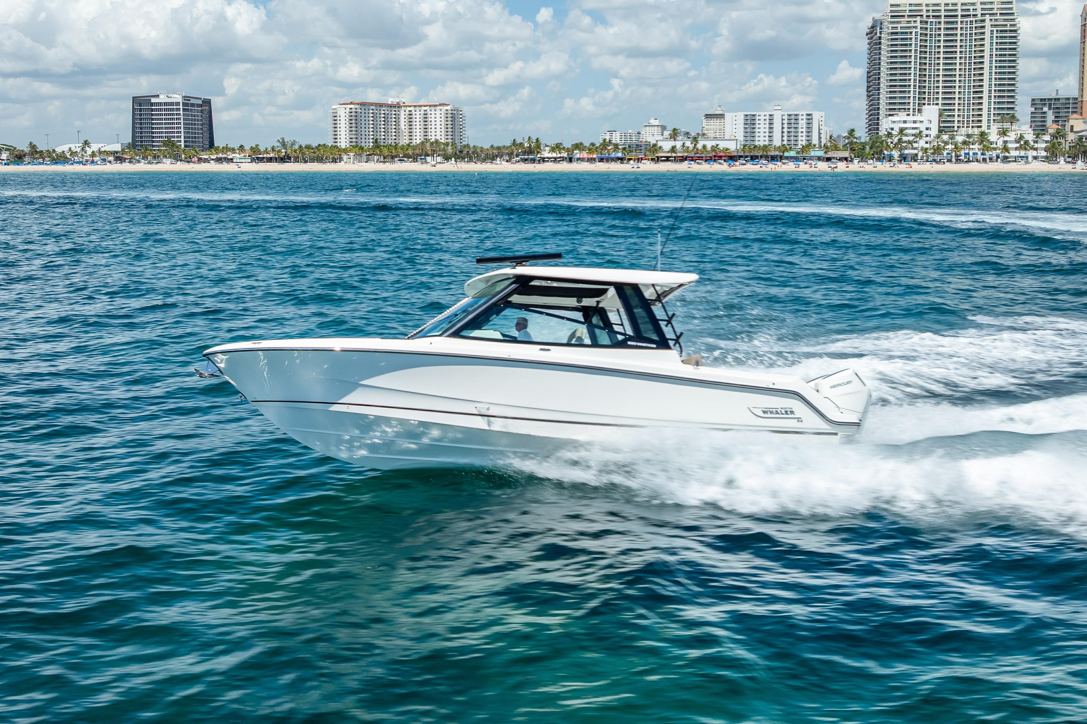 2025 Boston Whaler 330 Vantage