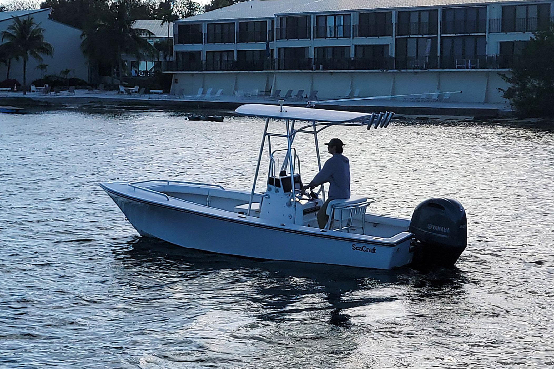 2008 SeaCraft SC 20 Classic boat on water near a waterfront building.