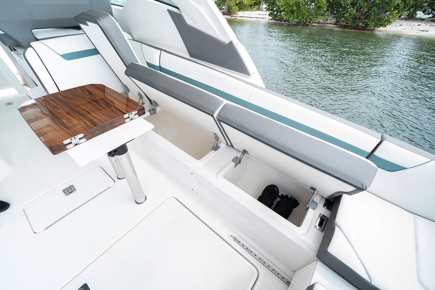 2026 Tiara Yachts 34lx - 16