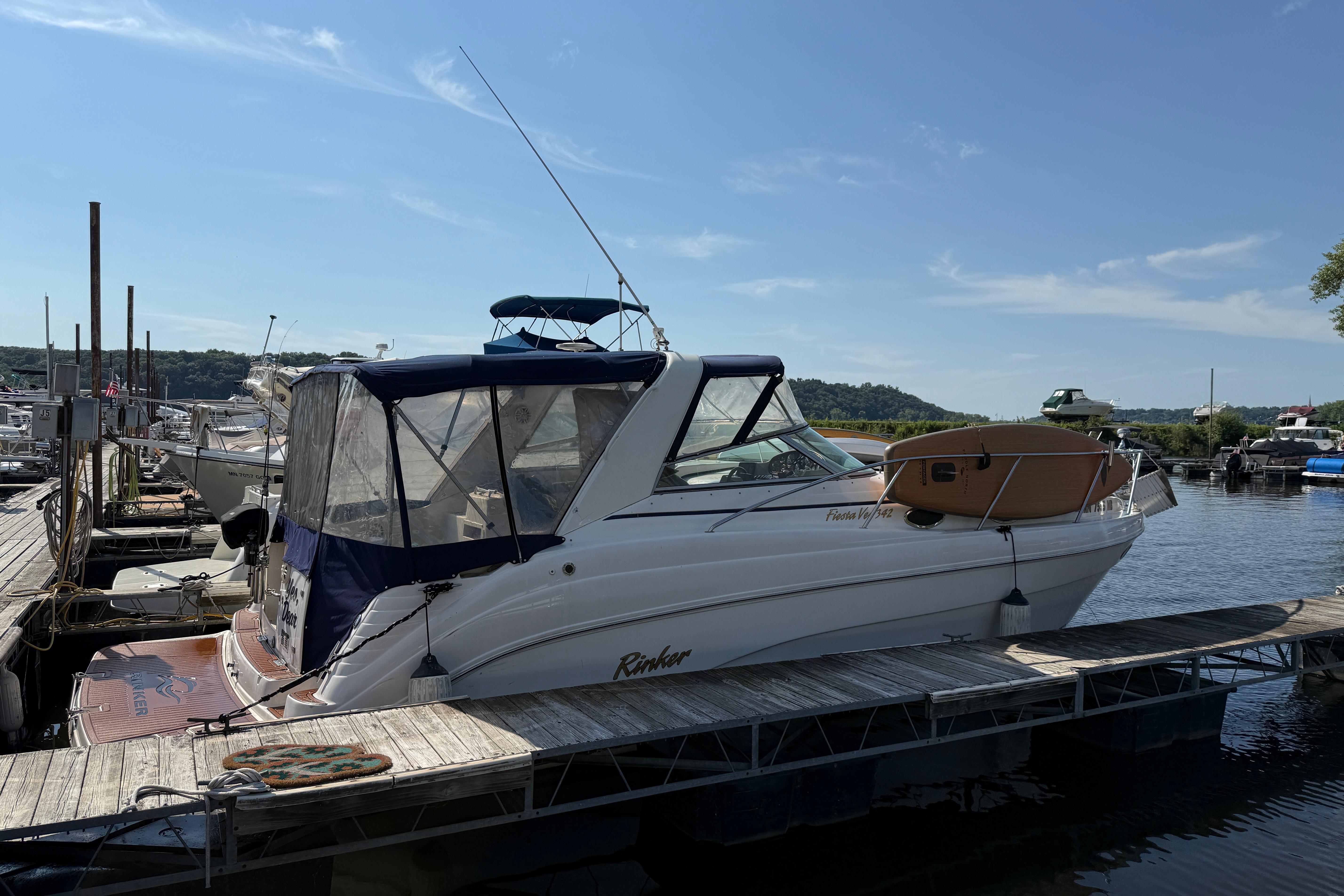 2002 Rinker Fiesta Vee 342