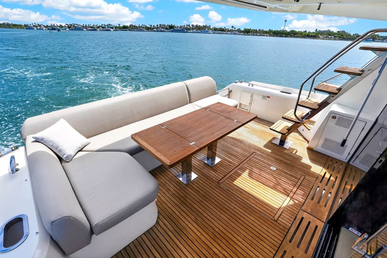 2023 Prestige 590 - Image 20