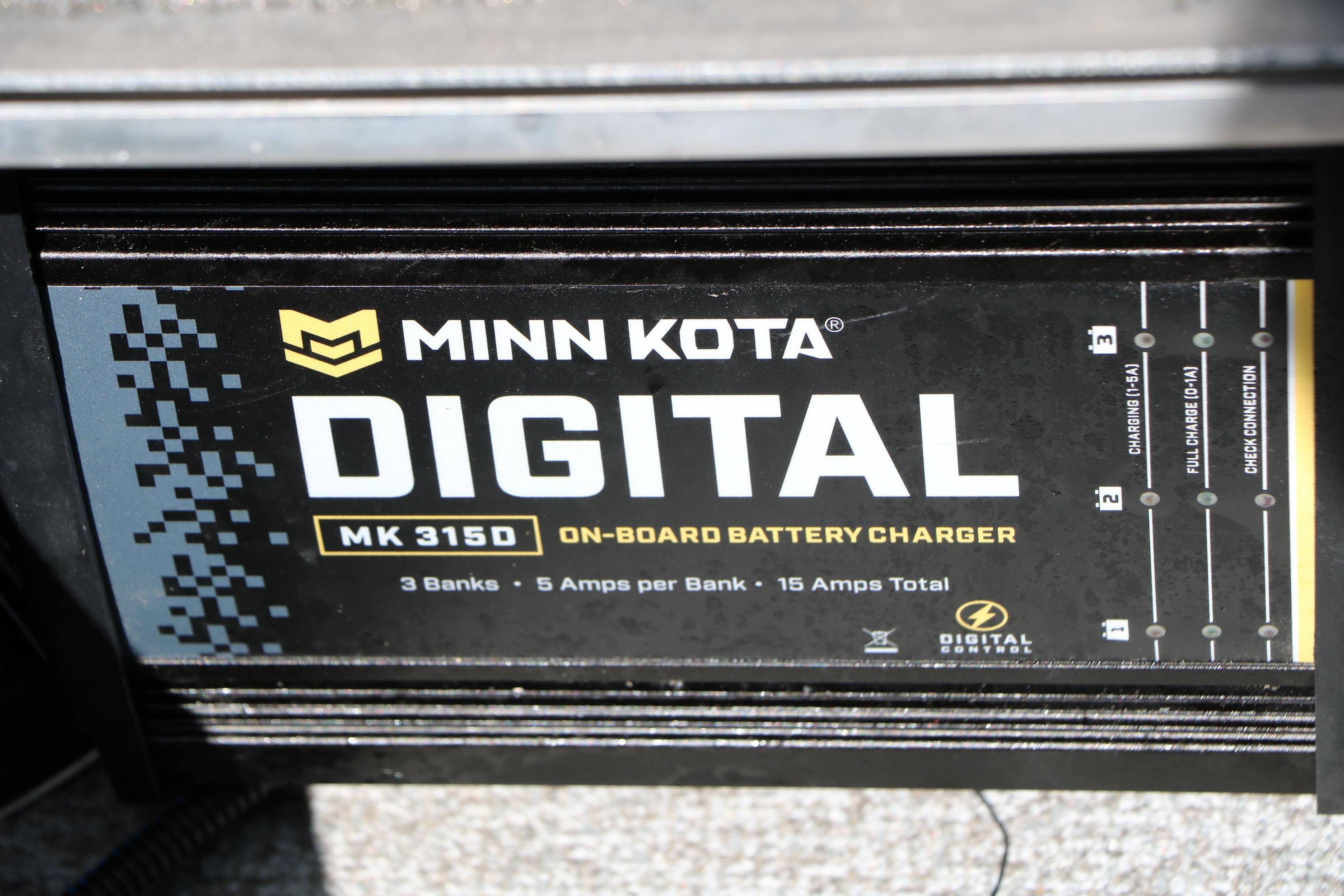 Minn Kota MK 315D digital on-board battery charger, 2023 Alumacraft Competitor FSX 185.