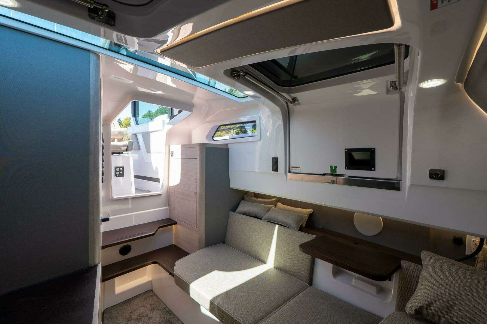 2025 Axopar Cross Cabin - Image 56
