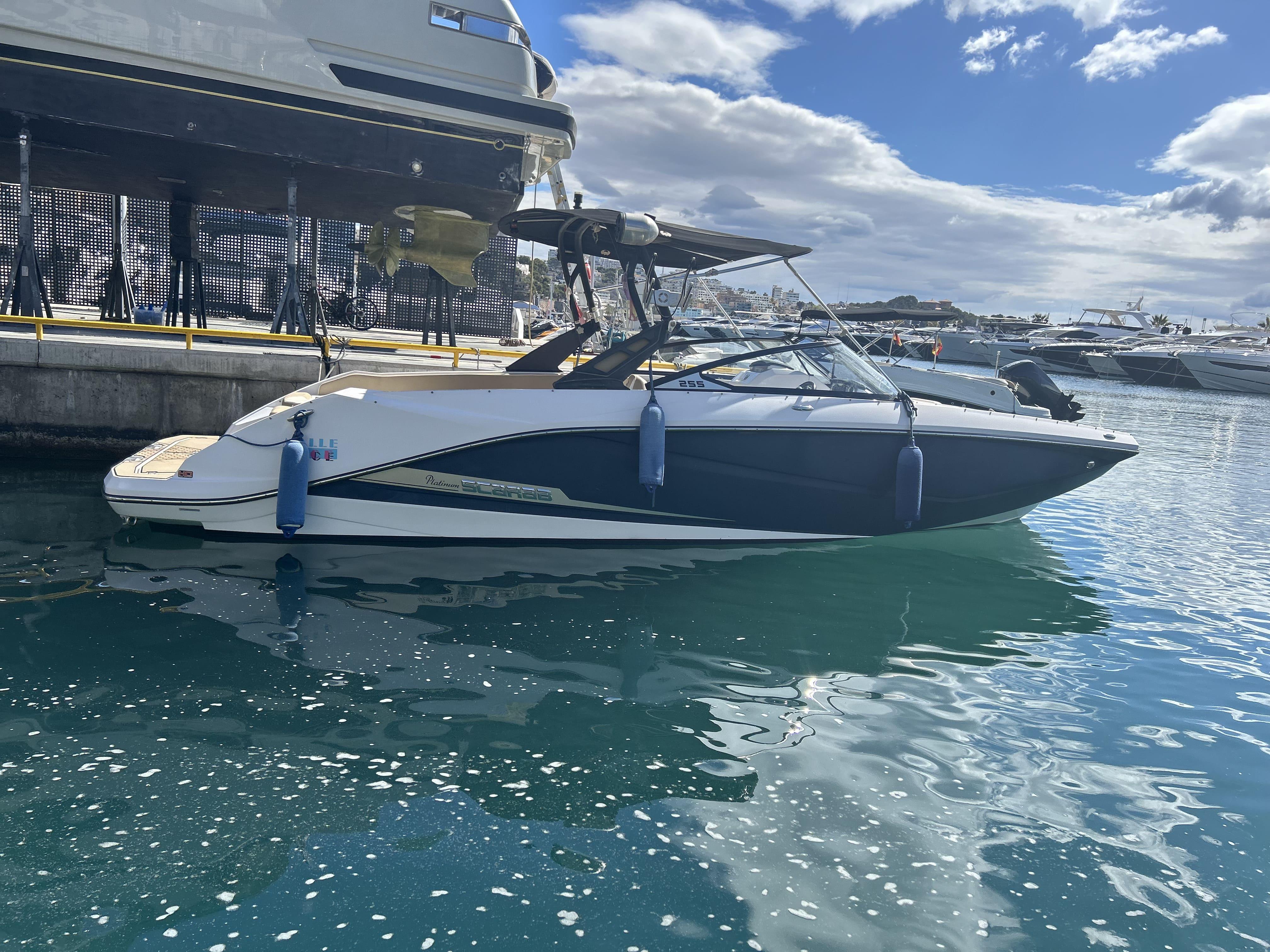 2017 Scarab 255 Platinum