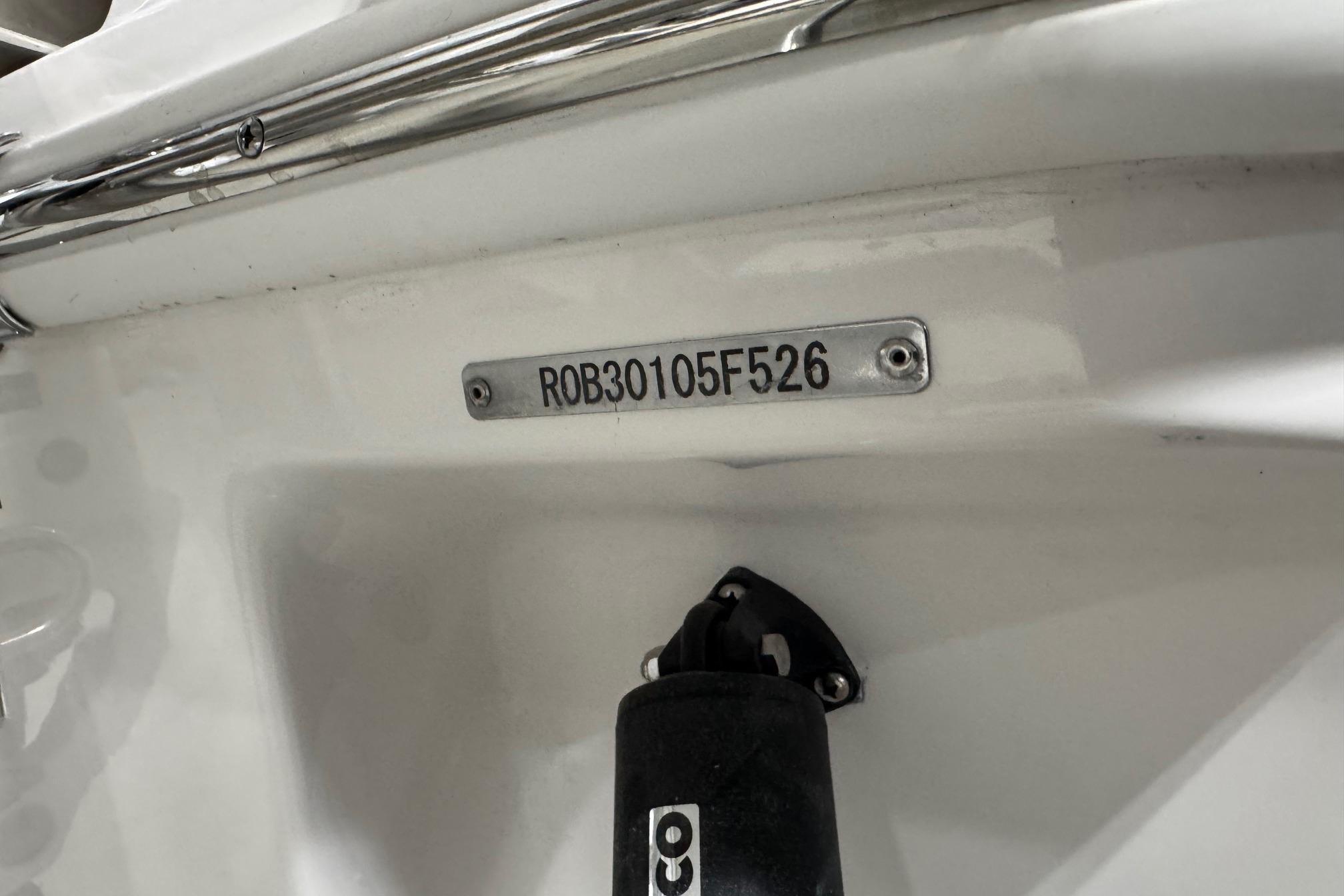 2026 Robalo R257 Dual Console - 14