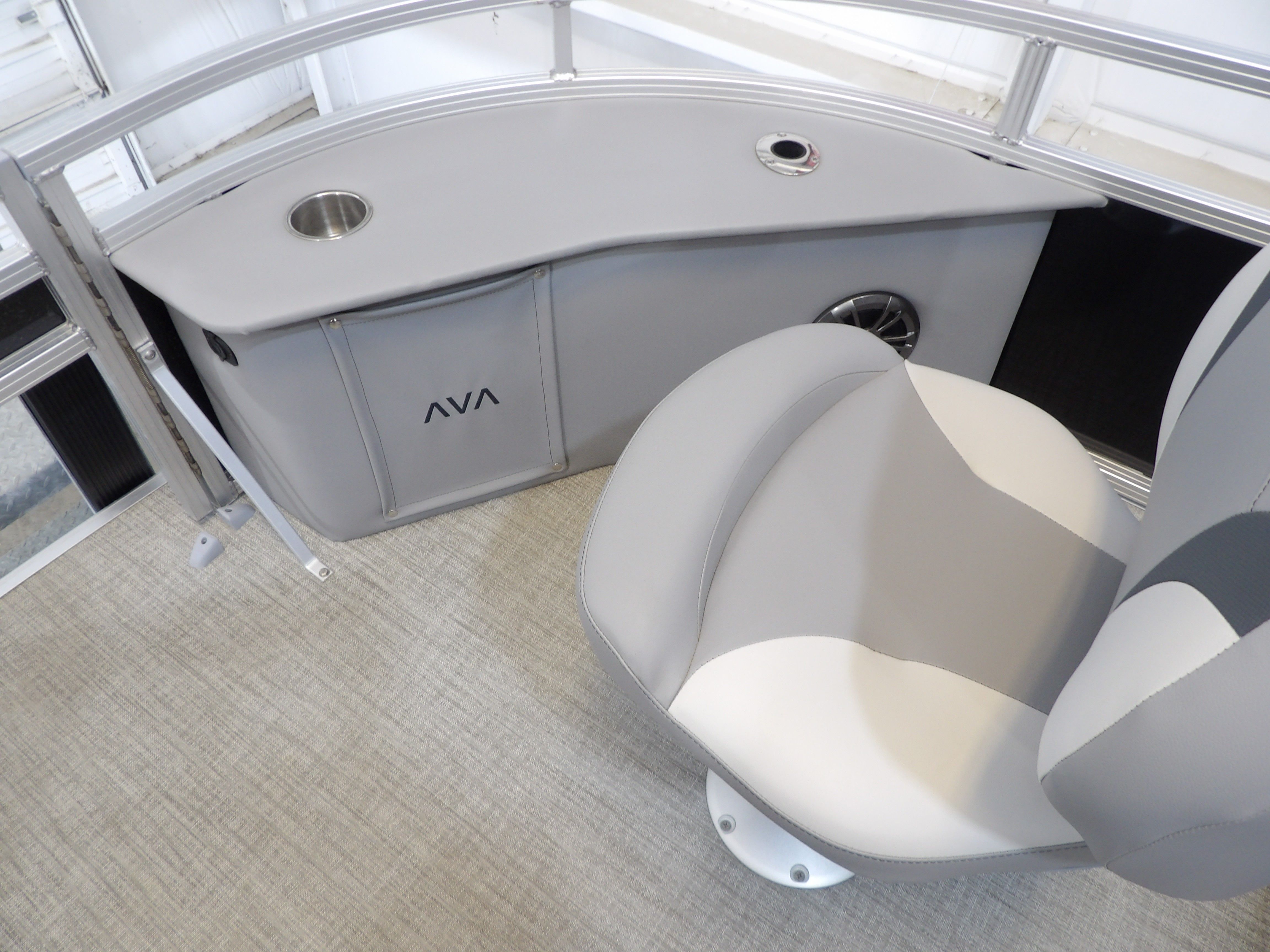 2026 Avalon Venture 85 Rear Fish - 21' - 17