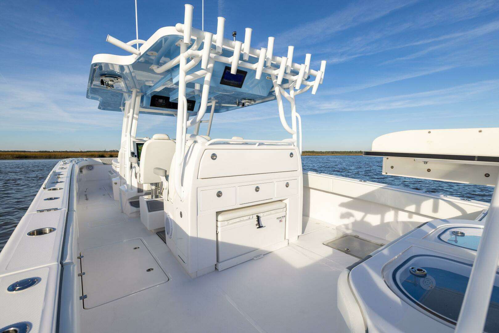 2024 Invincible 40 CAT - Image 28