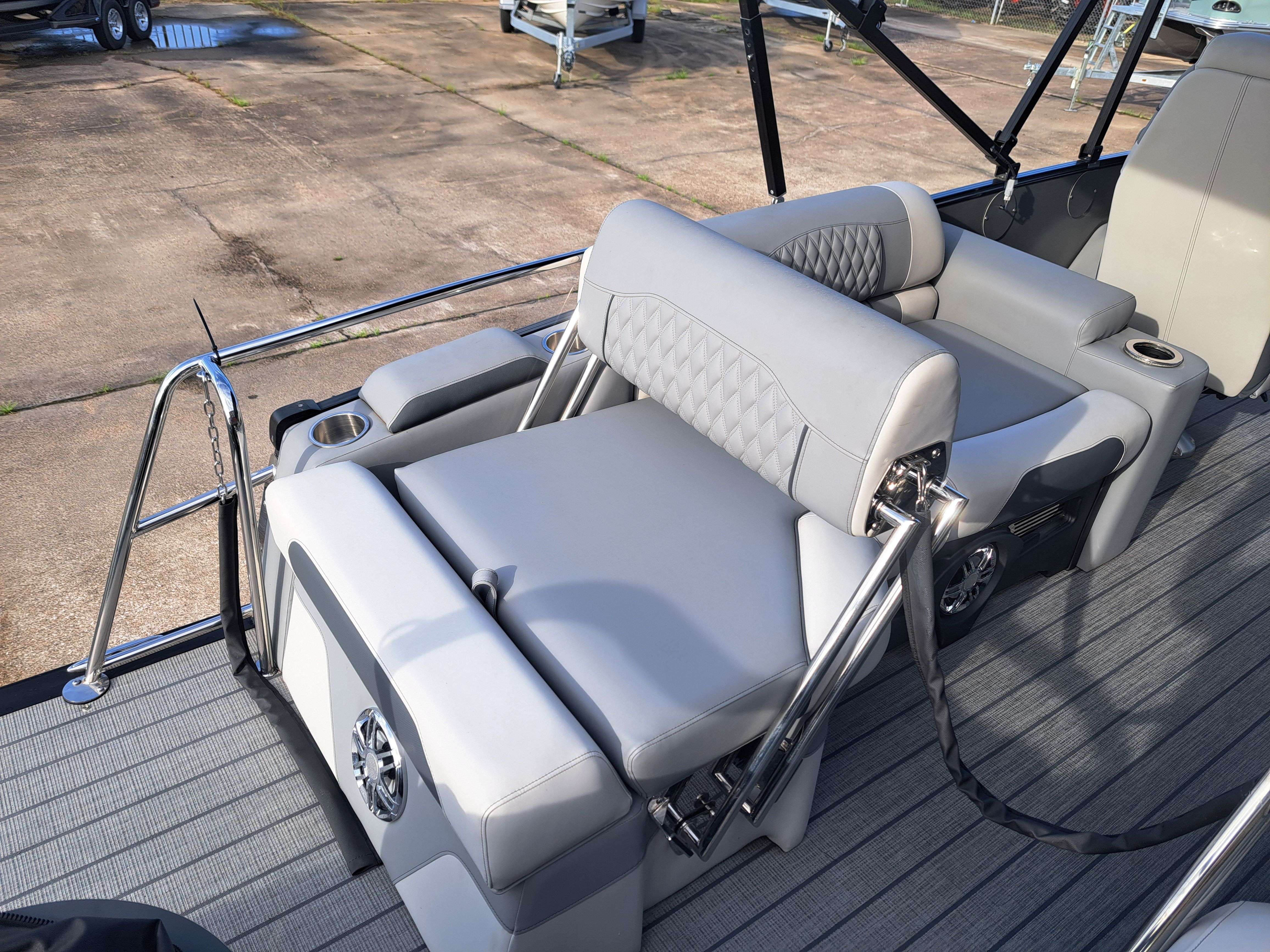 2025 Avalon Catalina Quad Lounge Shift - 23' - 34