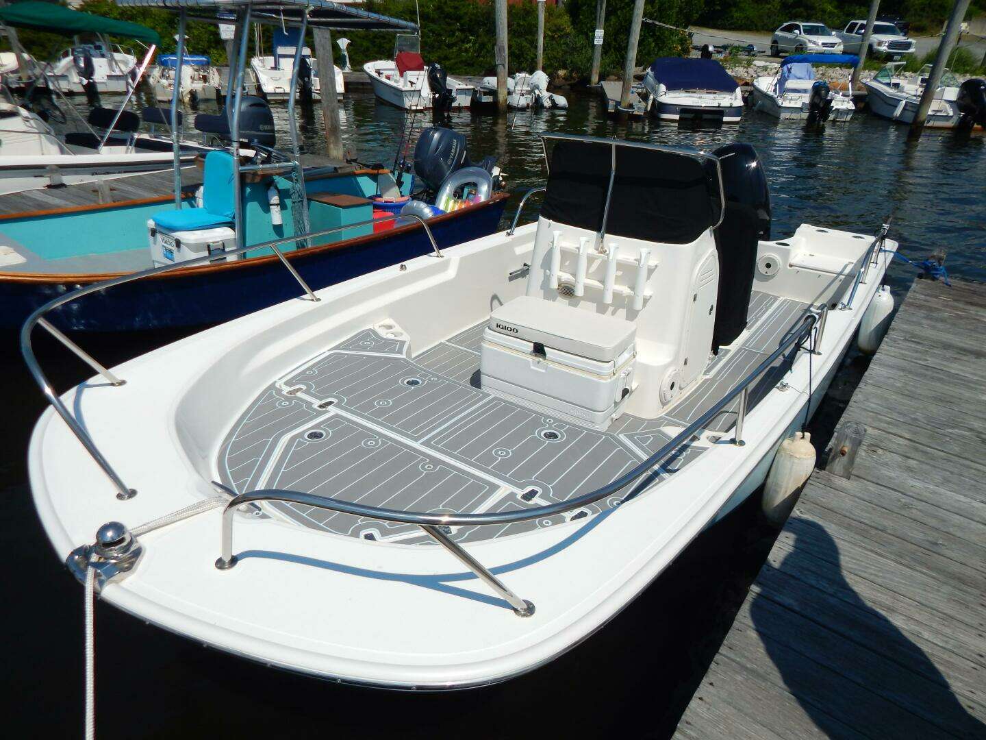 2020 Boston Whaler 190 Montauk - Image 5