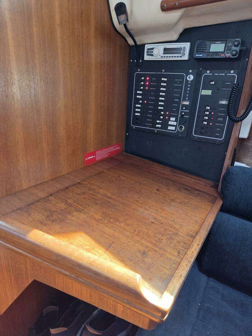2003 Hunter 326 - Image 20