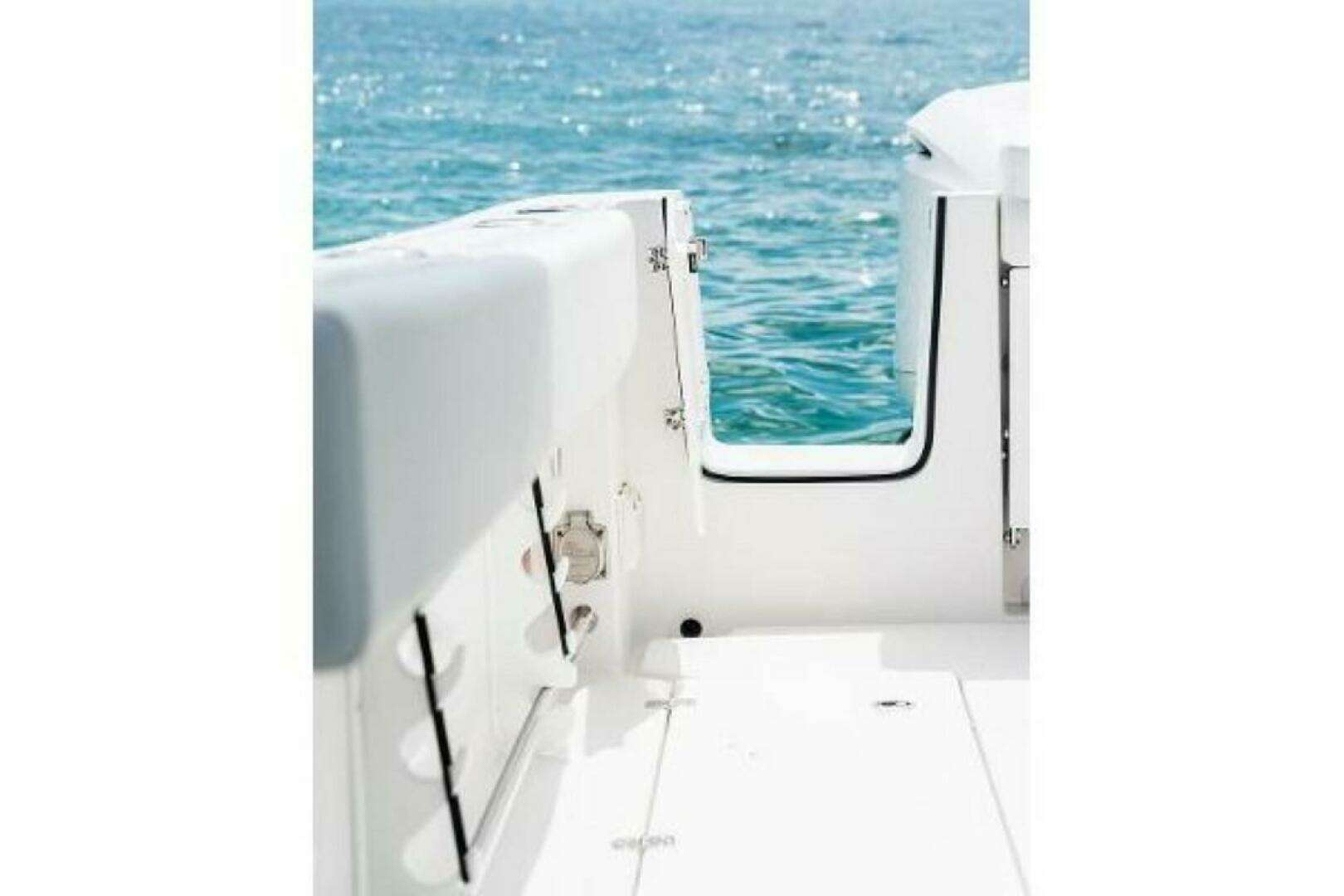 2025 Edgewater 285CC - Image 15