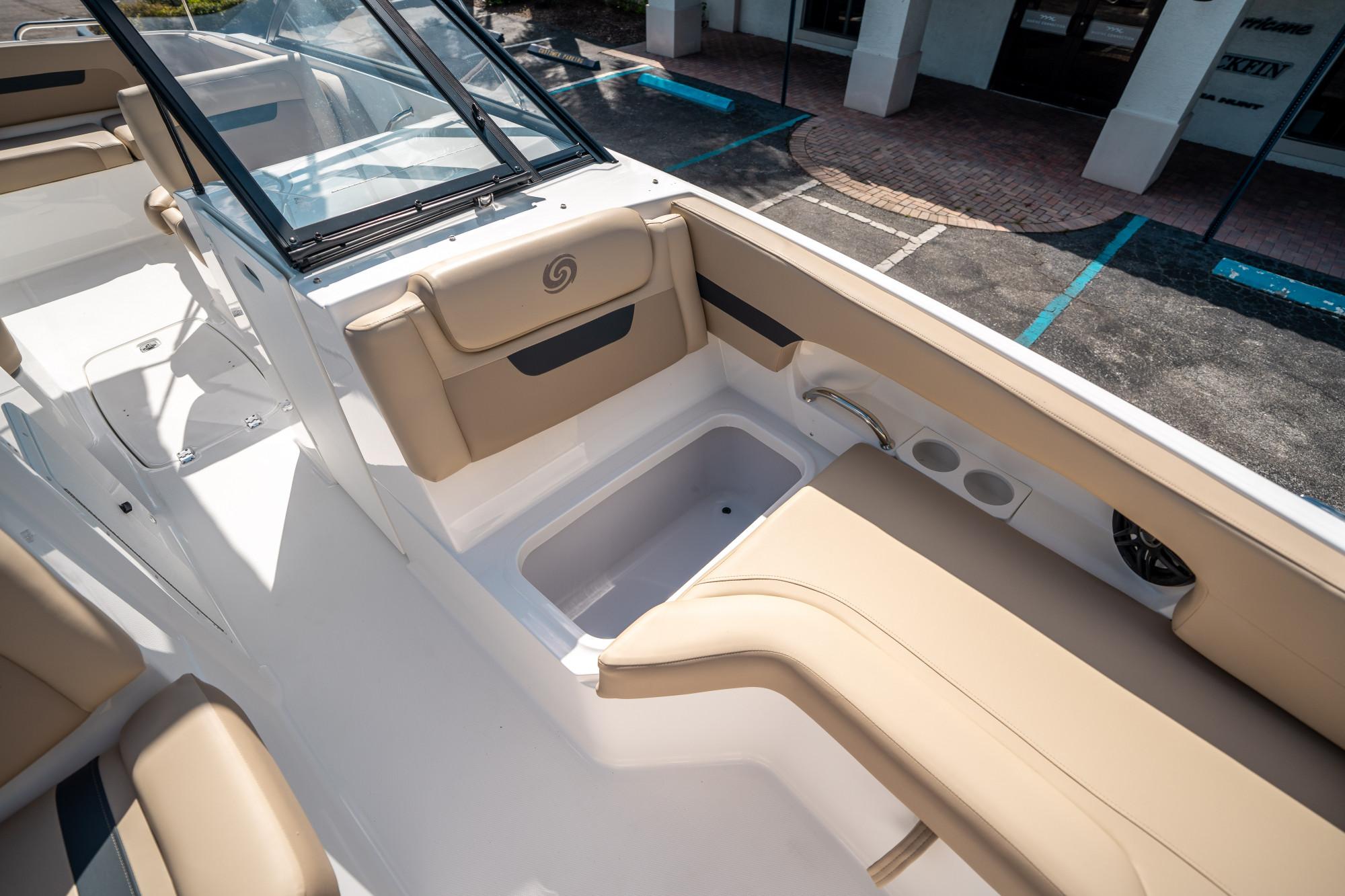 2025 Hurricane SunDeck 235 OB - 29