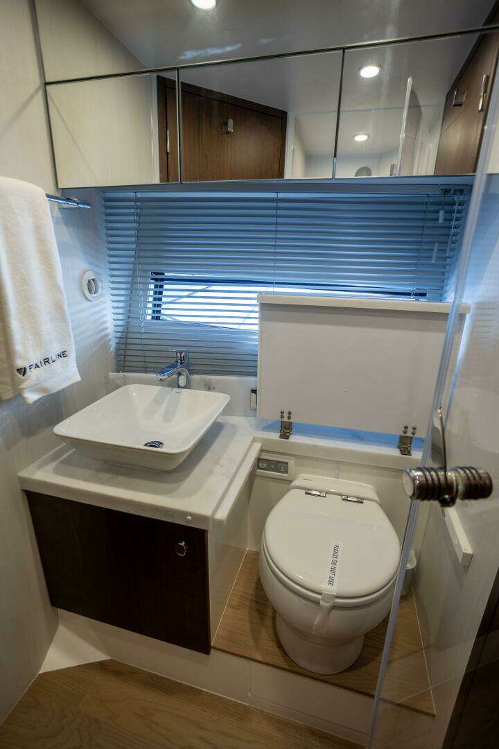 2025 Fairline Squadron 50 - Image 15