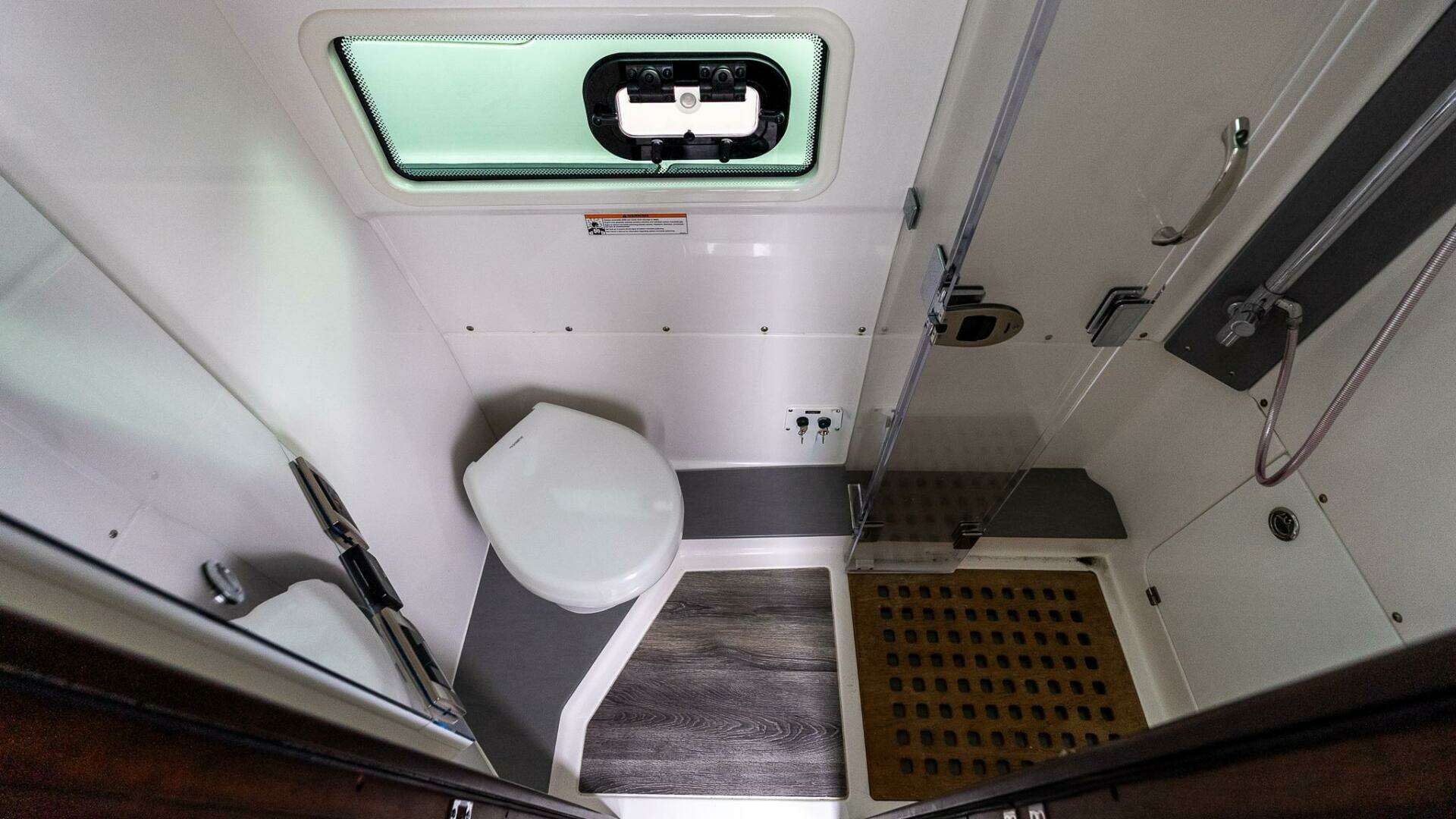 2023 Everglades 455 Center Console - Image 34