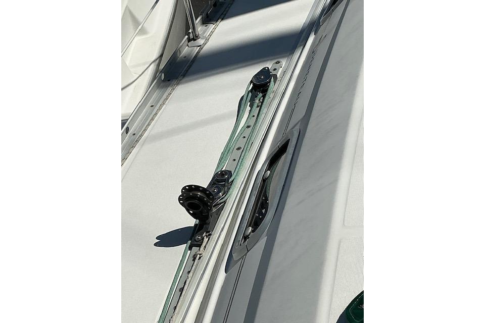 Close-up of a 2000 Beneteau Oceanis 321 sailboat deck with rigging details.