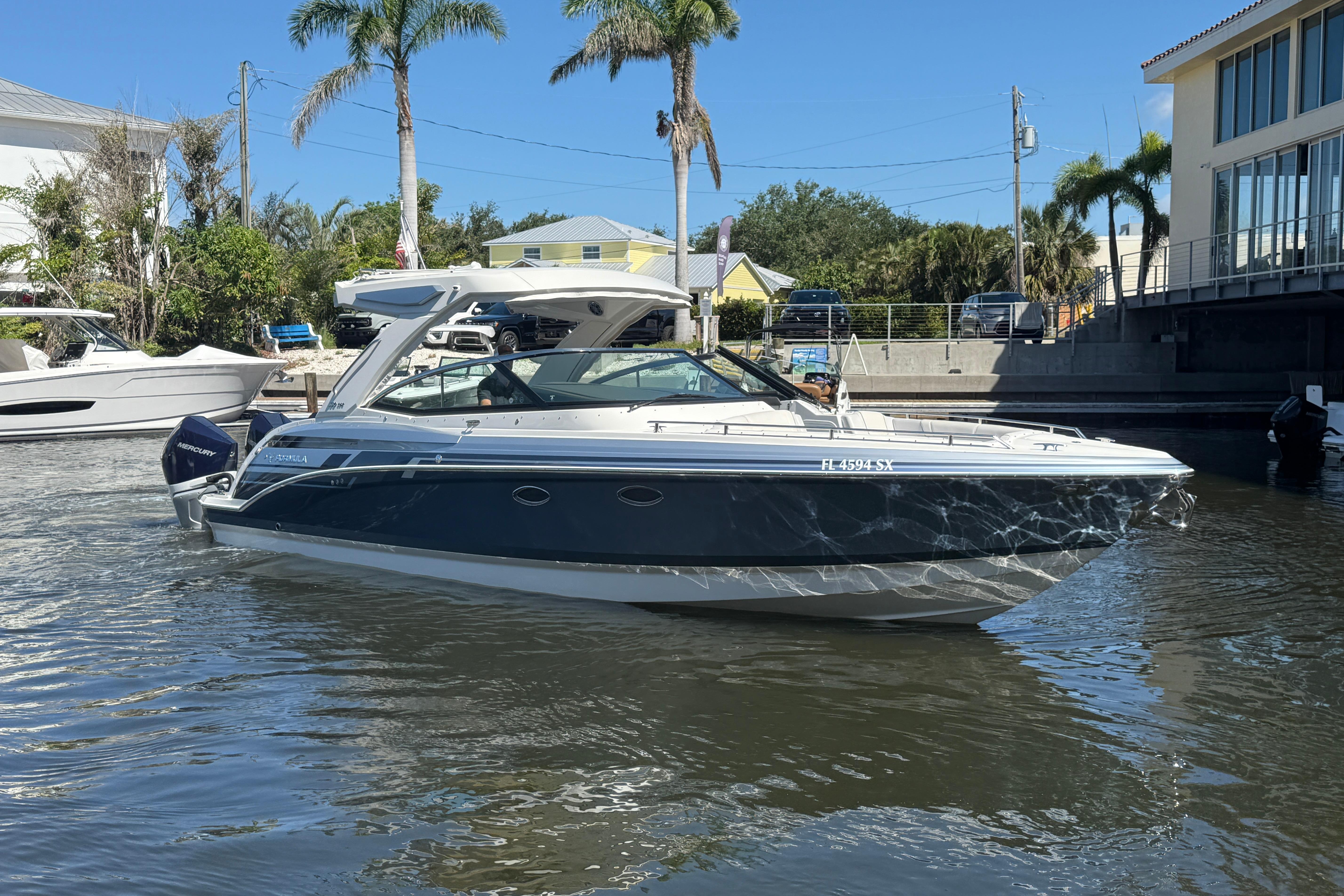 2021 Formula 330 Crossover Bowrider OB