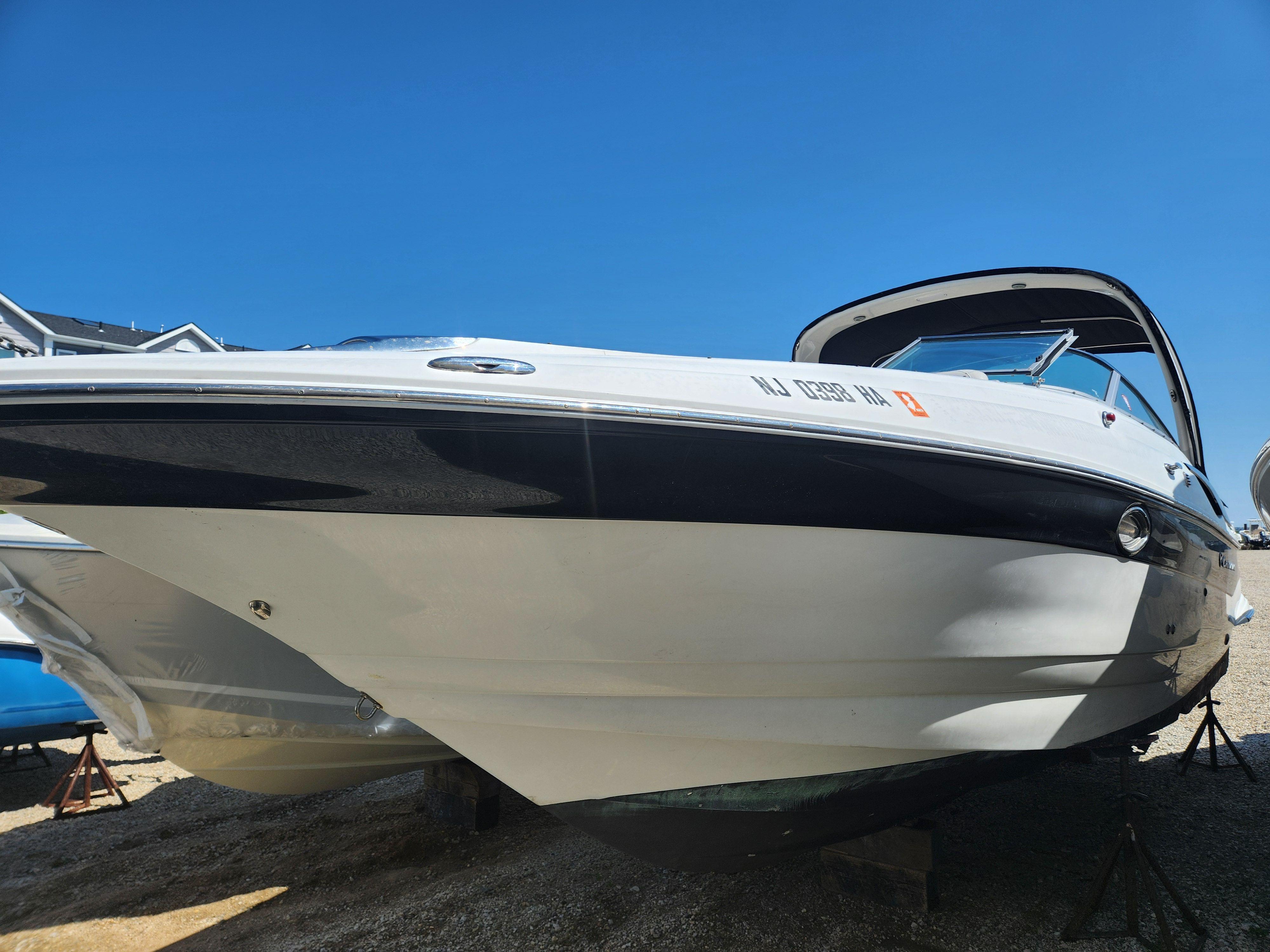 2009 CROWNLINE 300 LS - Image 2