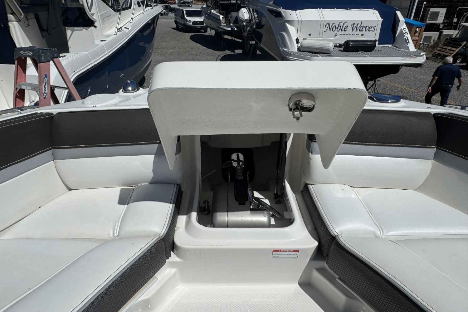 2017 Sea Ray SLX 350 Outboard - 40