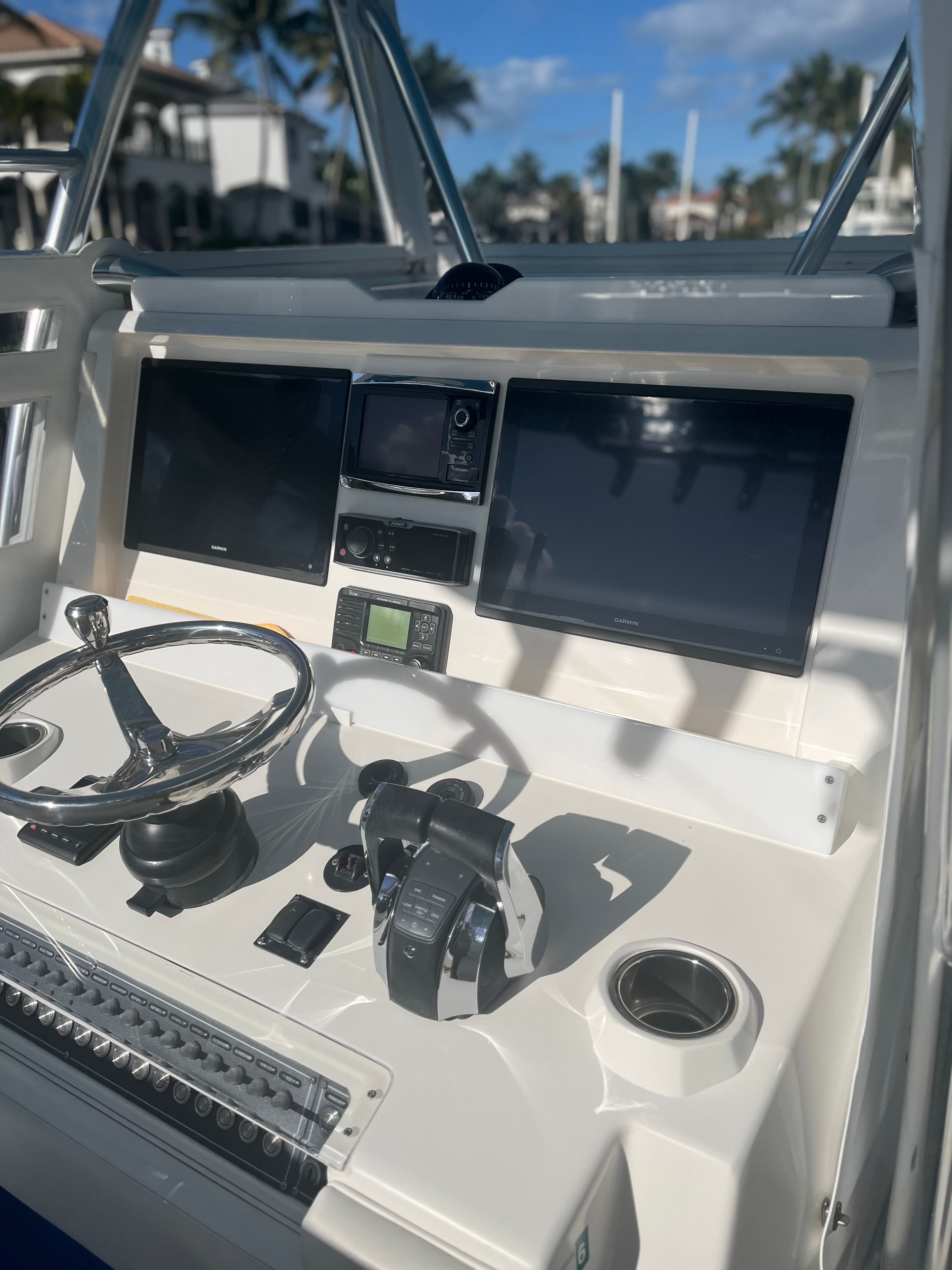 2016 Invincible Center Console - 8