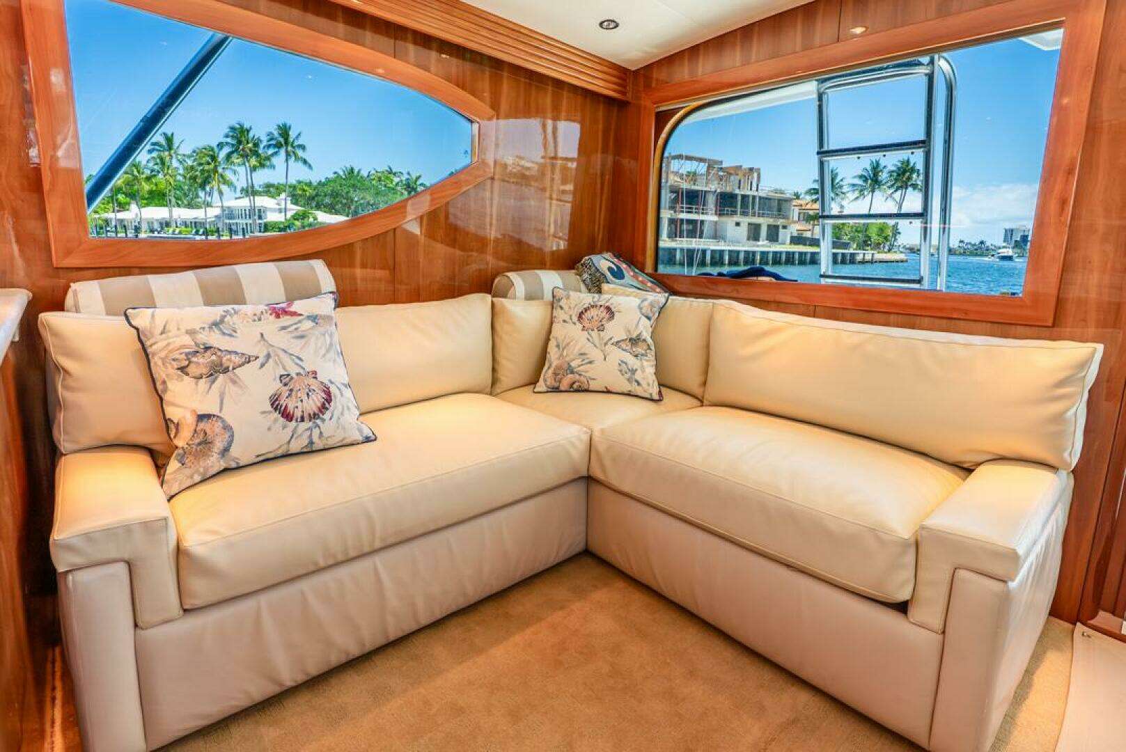 2005 Hatteras 50 Convertible - Image 16