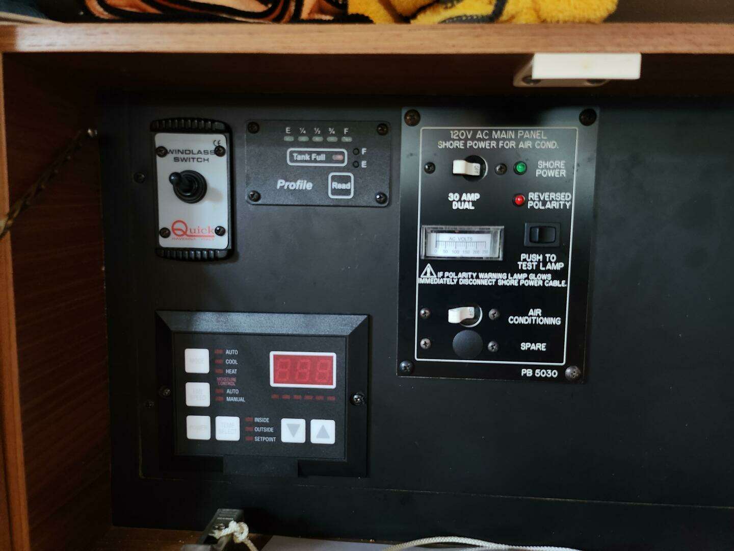 2012 Catalina 355 - Image 38