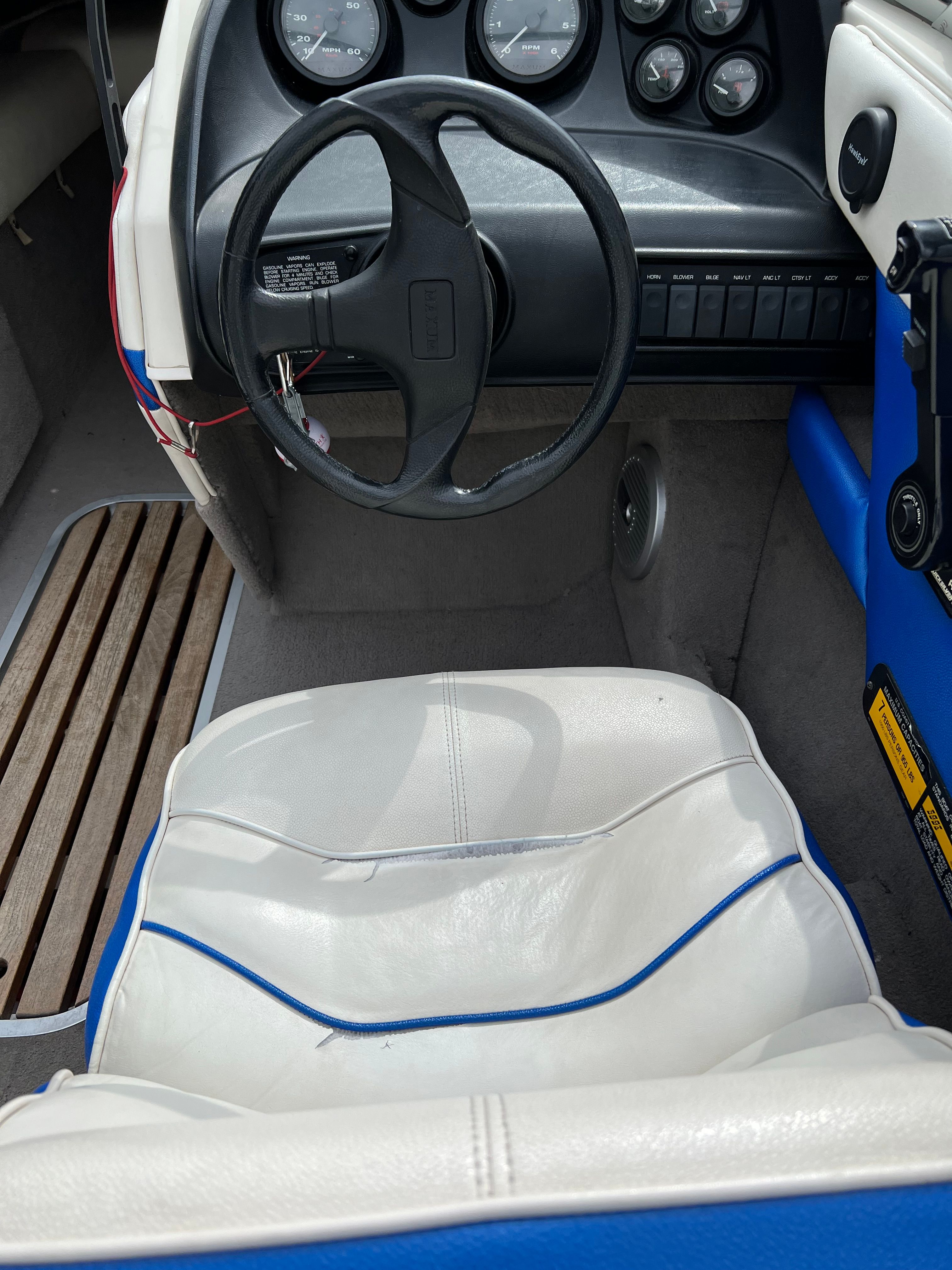 Interior view of a 1991 Maxum 1800 SR with steering wheel and dashboard.