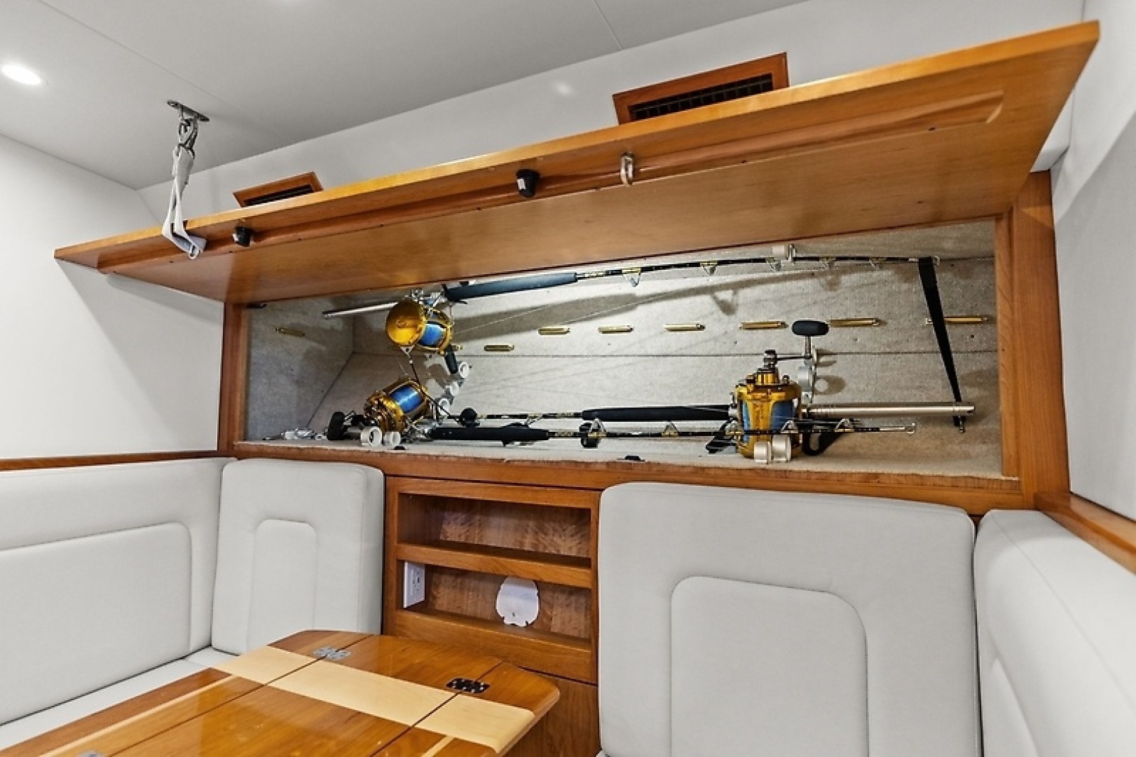 2024 Albemarle 41 Express - Image 37
