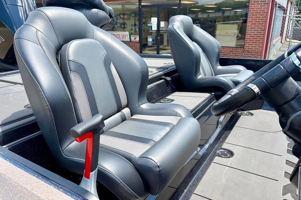 2026 Nitro Z20 XL Pro boat seats with sleek design and modern upholstery.