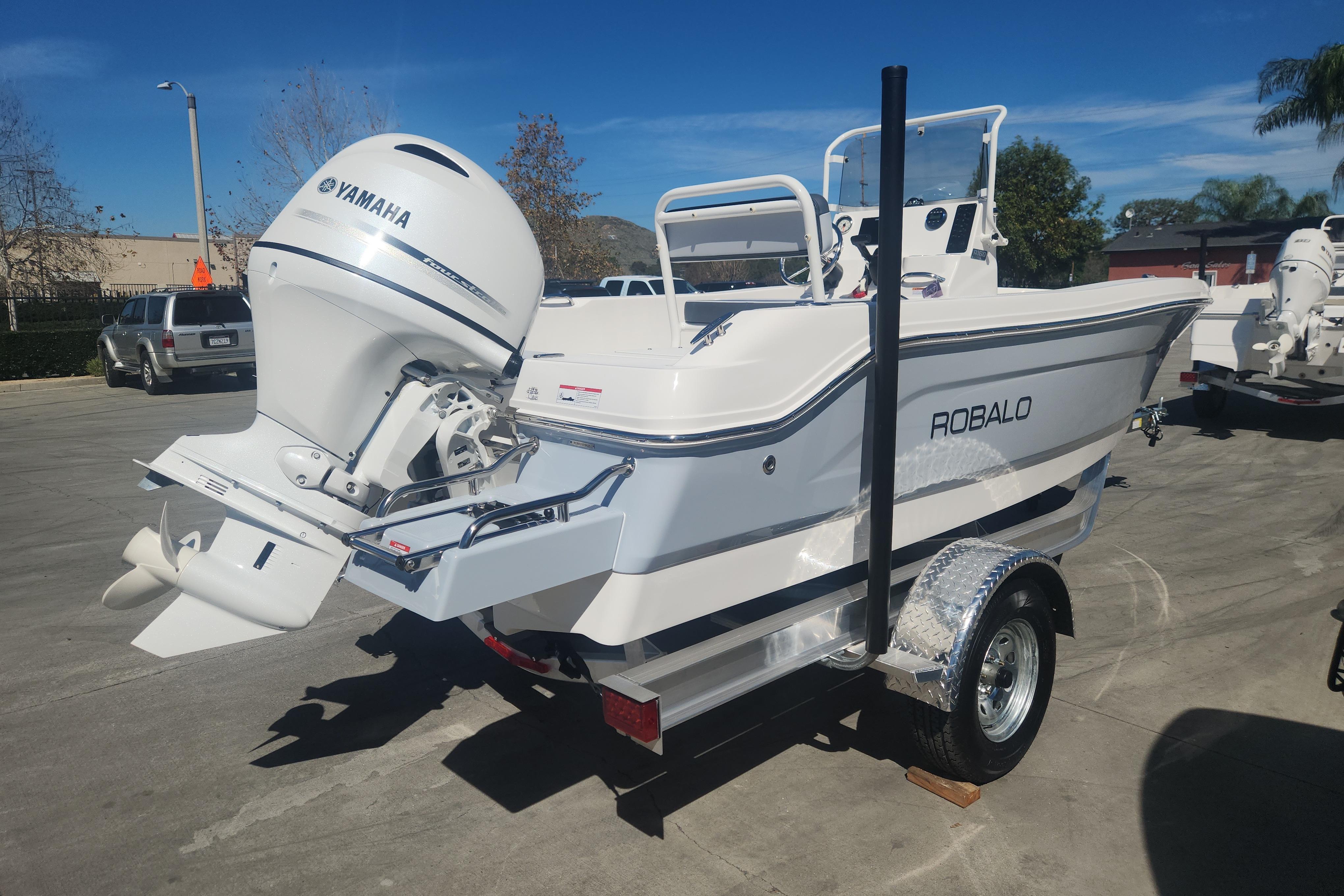 2026 Robalo R160 Center Console