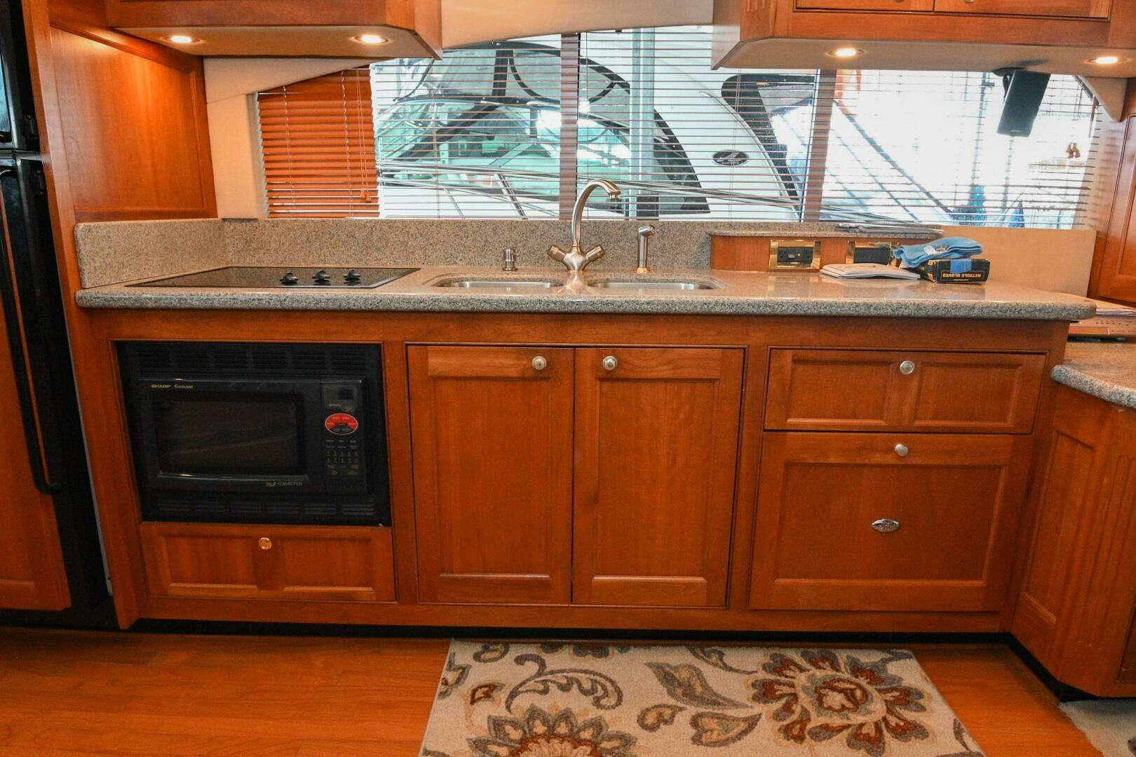 2002 Cruisers Yachts 5000 Sedan Sport - Image 33