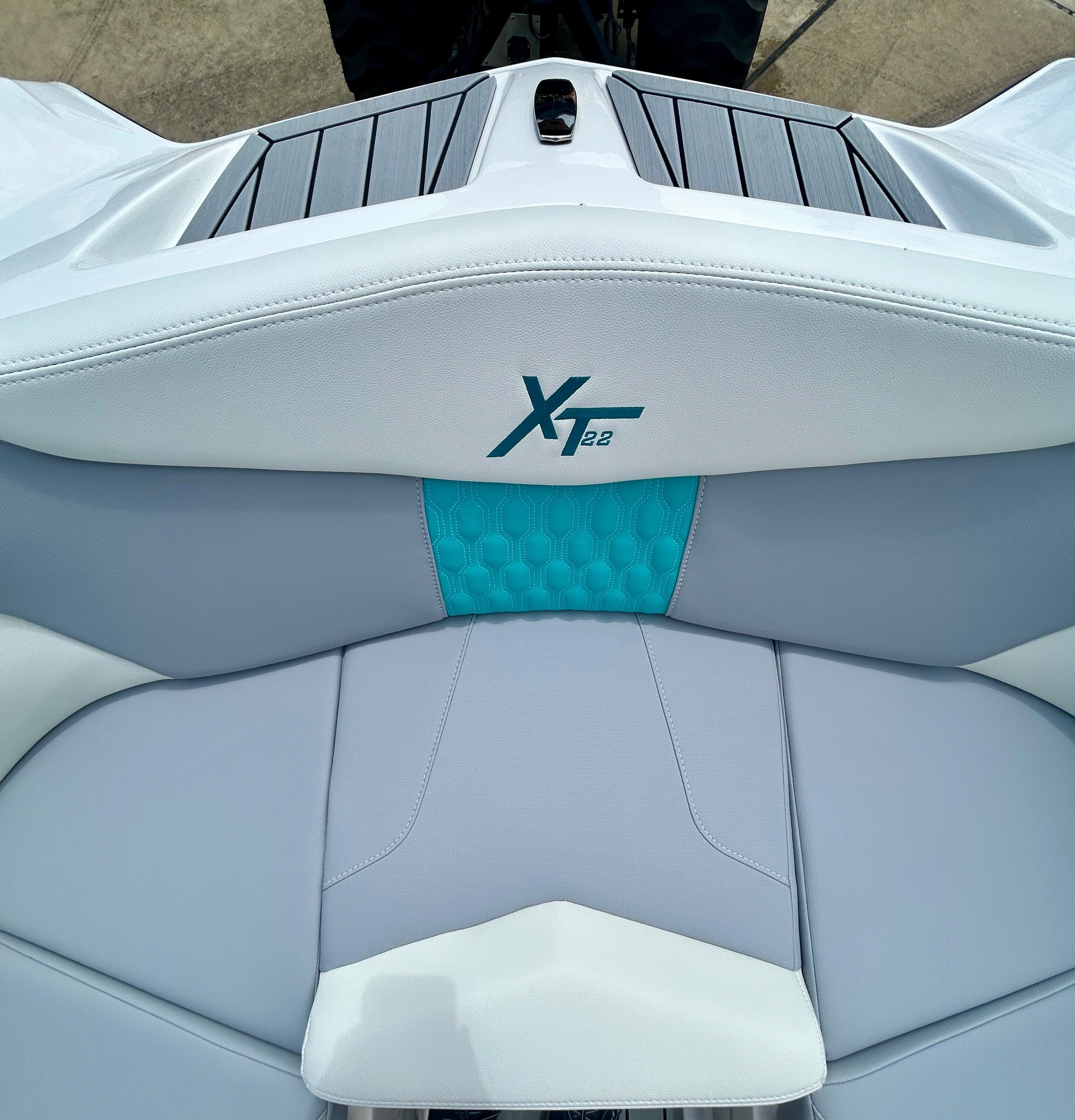 2026 MasterCraft XT22 - 18