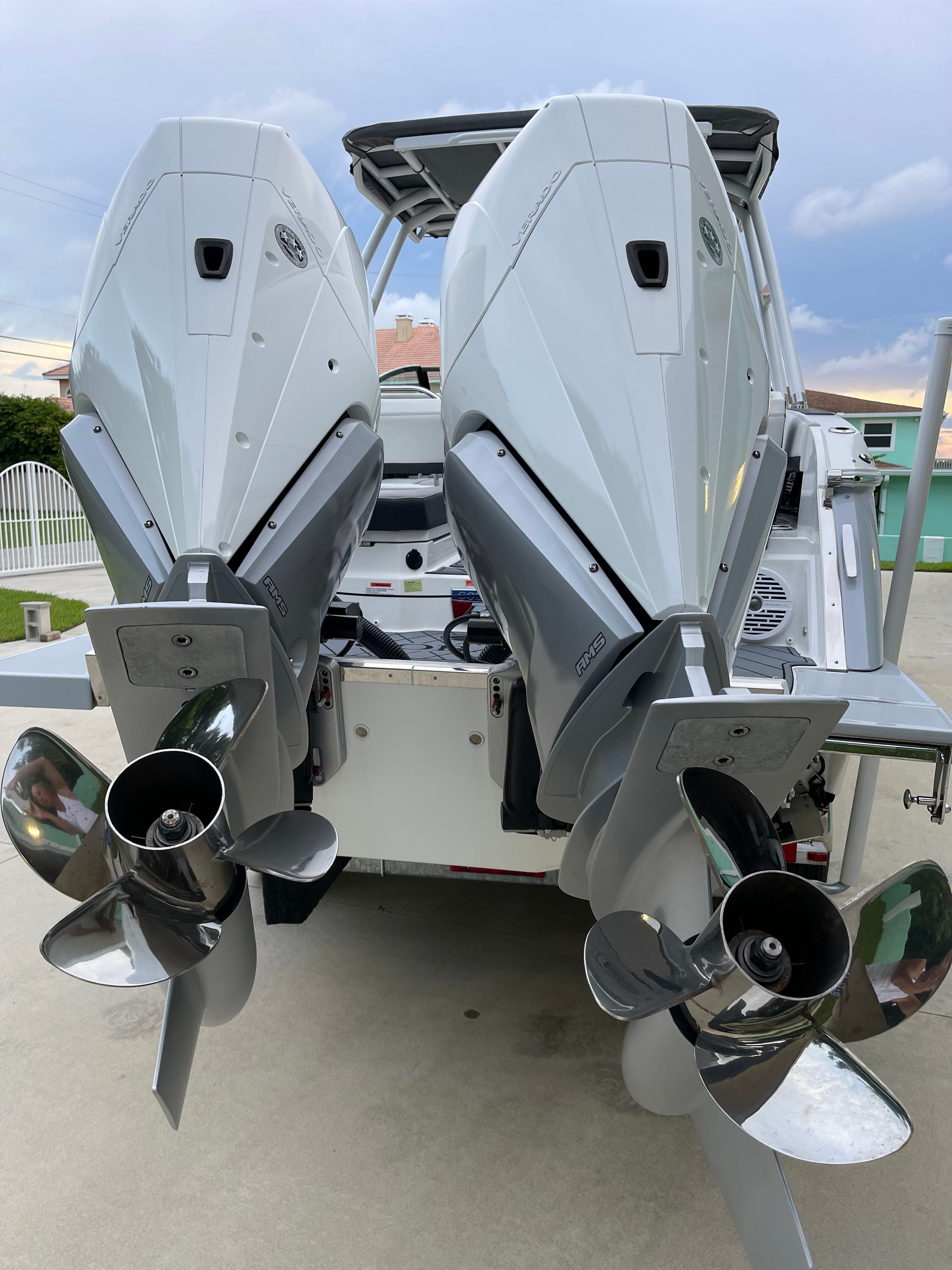 2022 Cobalt R8 Outboard featuring dual powerful engines.